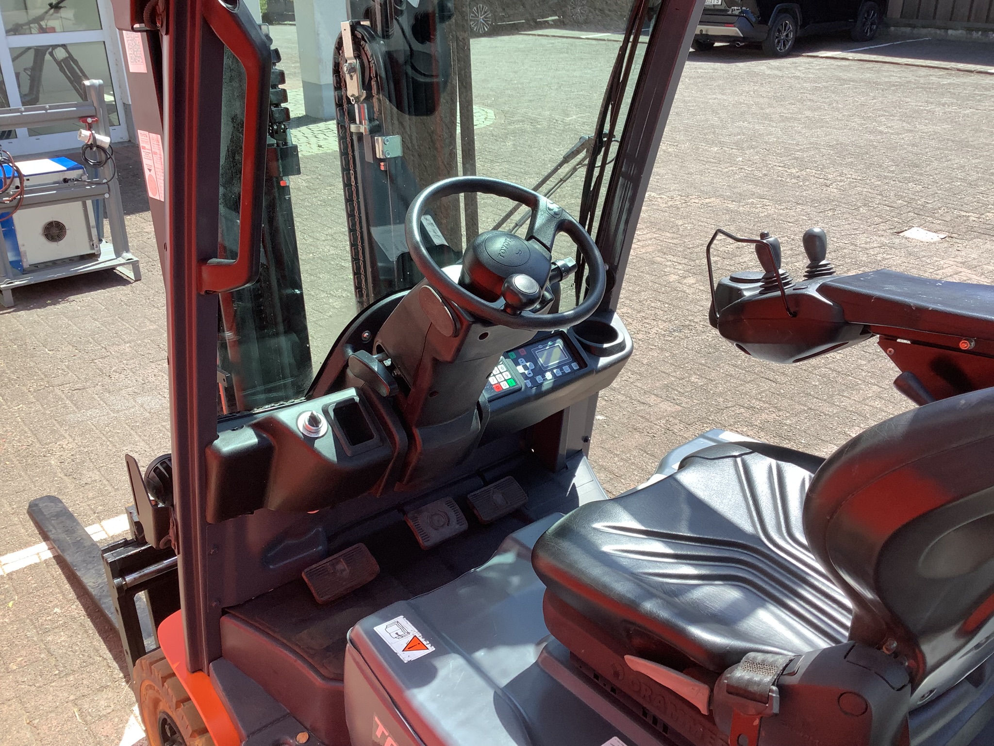 Toyota Gabelstapler Toyota Elektro 3-Rad Stapler <br>Toyota 8FBEK16T <br>Baujahr 2018 <br>Betriebsstunden 2152 <br><br>Mietkauf 288,96 €/Monat 9 Toyota Elektro 3-Rad Stapler <br>Toyota 8FBEK16T <br>Baujahr 2018 <br>Betriebsstunden 2152 <br><br>Mietkauf 288,96 €/Monat – Bild 9