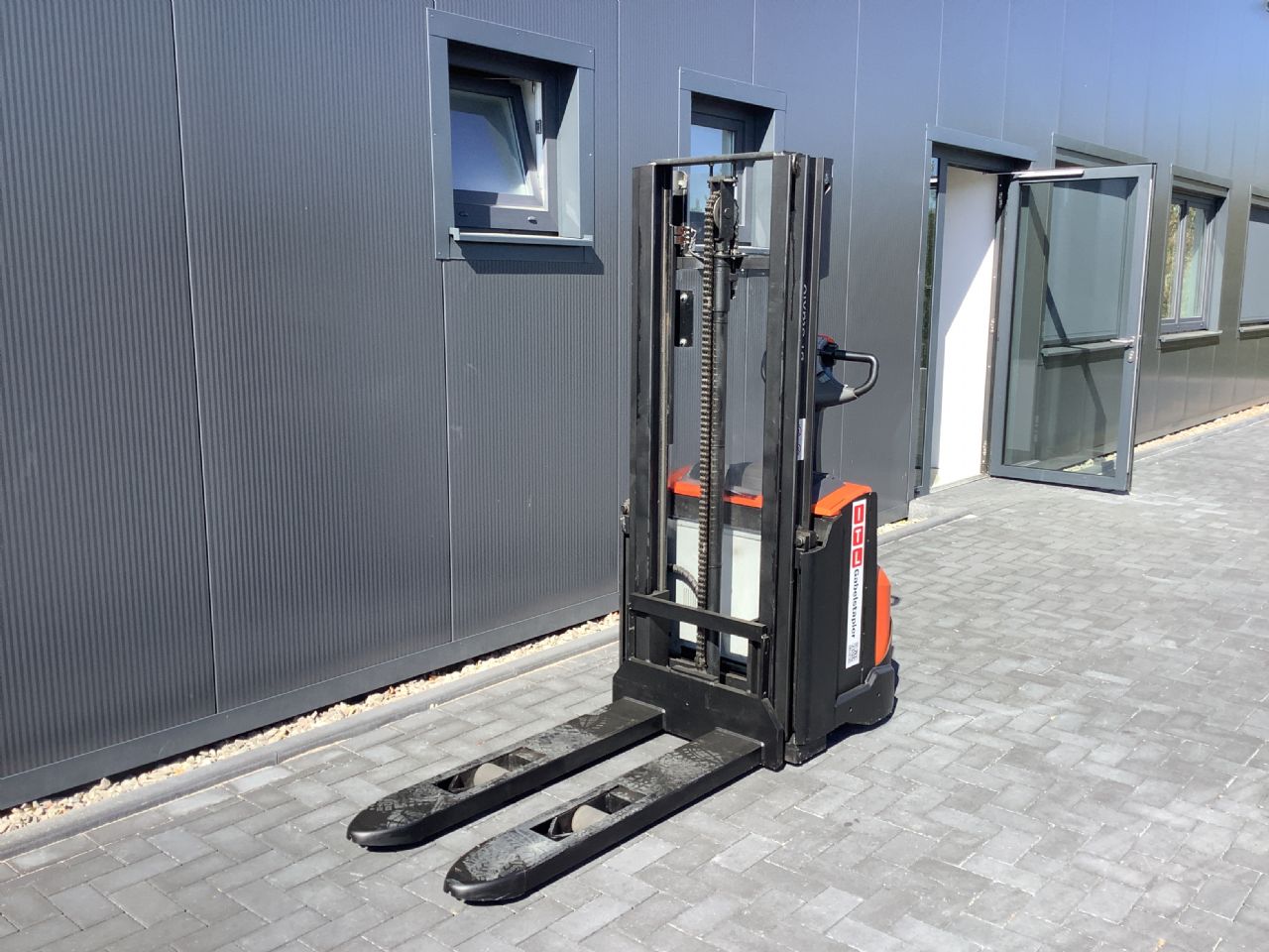 Toyota Gabelstapler Hochhubwagen <br>Toyota SWE120 <br>Baujahr 2019 <br>Betriebsstunden 821 <br><br>Mietkauf 102,37 €/Monat 3 Hochhubwagen <br>Toyota SWE120 <br>Baujahr 2019 <br>Betriebsstunden 821 <br><br>Mietkauf 102,37 €/Monat – Bild 3