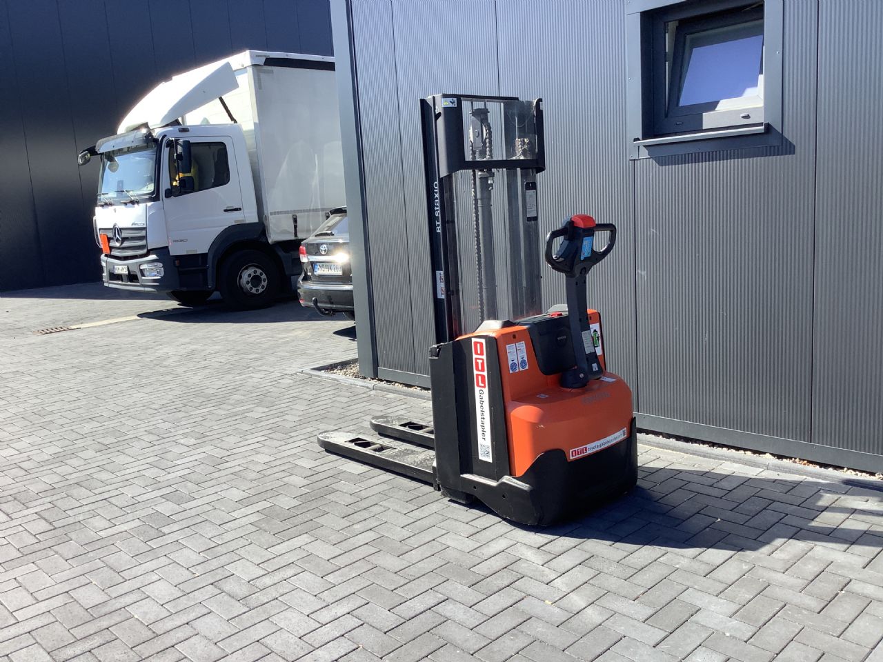 Toyota Gabelstapler Hochhubwagen <br>Toyota SWE120 <br>Baujahr 2019 <br>Betriebsstunden 821 <br><br>Mietkauf 102,37 €/Monat 4 Hochhubwagen <br>Toyota SWE120 <br>Baujahr 2019 <br>Betriebsstunden 821 <br><br>Mietkauf 102,37 €/Monat – Bild 4