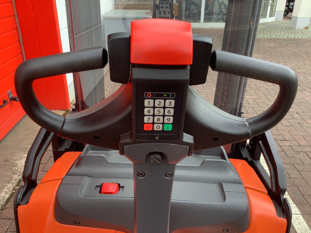 Toyota Gabelstapler Hochhubwagen <br>Toyota SWE145 <br>Baujahr 2022 <br>Betriebsstunden 662 <br><br>Mietkauf 120,54 €/Monat 9 Hochhubwagen <br>Toyota SWE145 <br>Baujahr 2022 <br>Betriebsstunden 662 <br><br>Mietkauf 120,54 €/Monat – Bild 9
