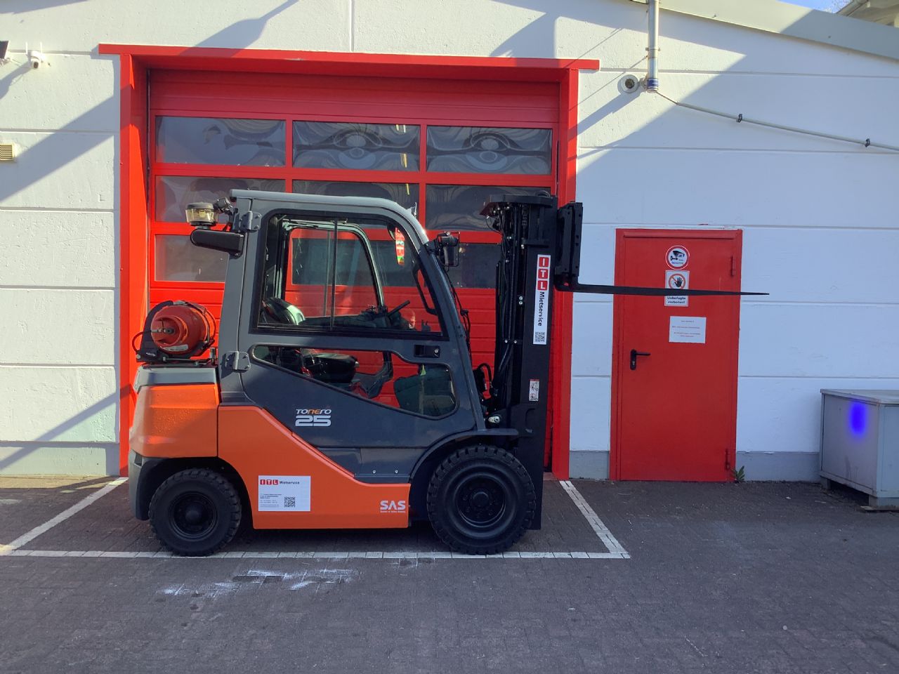 Toyota Gabelstapler Toyota Verbrenner Treibgasstapler <br>Toyota 8FGF25 <br>Baujahr 2022 <br>Betriebsstunden 251 <br><br>Mietkauf 487,10 €/Monat 2 Toyota Verbrenner Treibgasstapler <br>Toyota 8FGF25 <br>Baujahr 2022 <br>Betriebsstunden 251 <br><br>Mietkauf 487,10 €/Monat – Bild 2