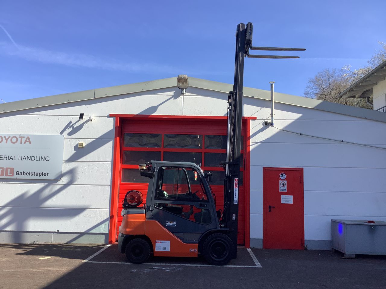 Toyota Gabelstapler Toyota Verbrenner Treibgasstapler <br>Toyota 8FGF25 <br>Baujahr 2022 <br>Betriebsstunden 251 <br><br>Mietkauf 487,10 €/Monat 3 Toyota Verbrenner Treibgasstapler <br>Toyota 8FGF25 <br>Baujahr 2022 <br>Betriebsstunden 251 <br><br>Mietkauf 487,10 €/Monat – Bild 3