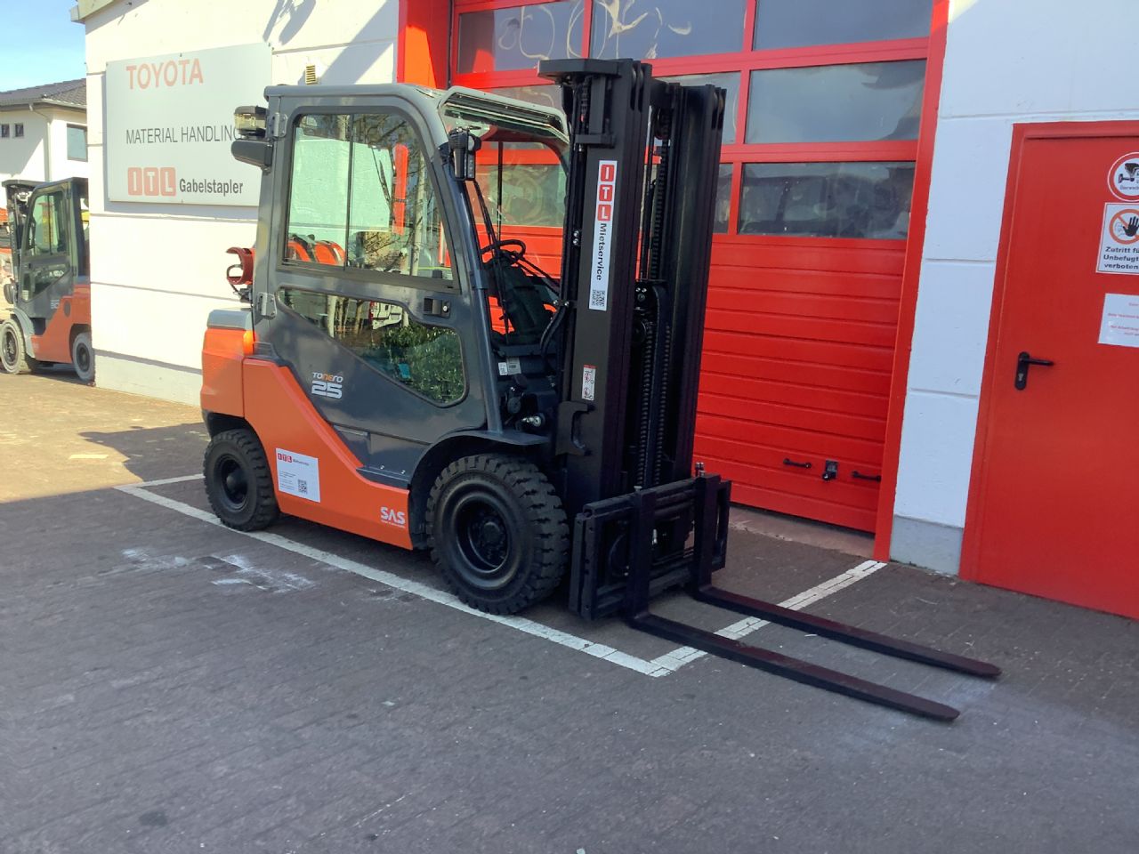 Toyota Gabelstapler Toyota Verbrenner Treibgasstapler <br>Toyota 8FGF25 <br>Baujahr 2022 <br>Betriebsstunden 251 <br><br>Mietkauf 487,10 €/Monat 4 Toyota Verbrenner Treibgasstapler <br>Toyota 8FGF25 <br>Baujahr 2022 <br>Betriebsstunden 251 <br><br>Mietkauf 487,10 €/Monat – Bild 4