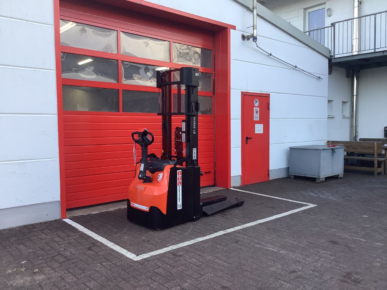 Toyota Gabelstapler Hochhubwagen <br>Toyota SWE200L <br>Baujahr 2025 <br>Betriebsstunden 29 <br><br>Mietkauf 222,91 €/Monat 6 Hochhubwagen <br>Toyota SWE200L <br>Baujahr 2025 <br>Betriebsstunden 29 <br><br>Mietkauf 222,91 €/Monat – Bild 6