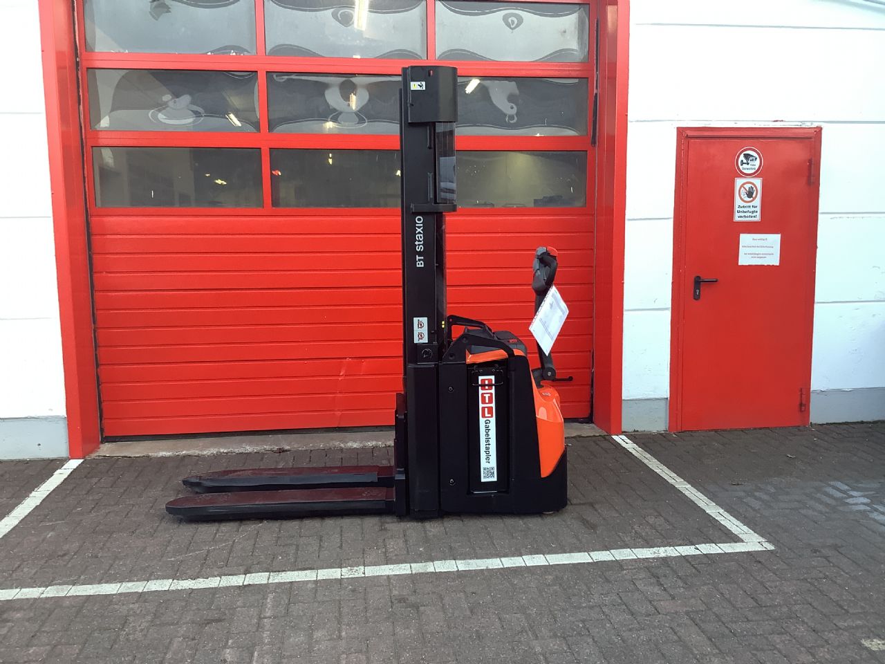 Toyota Gabelstapler Hochhubwagen <br>Toyota SWE200L <br>Baujahr 2025 <br>Betriebsstunden 29 <br><br>Mietkauf 222,91 €/Monat 9 Hochhubwagen <br>Toyota SWE200L <br>Baujahr 2025 <br>Betriebsstunden 29 <br><br>Mietkauf 222,91 €/Monat – Bild 9