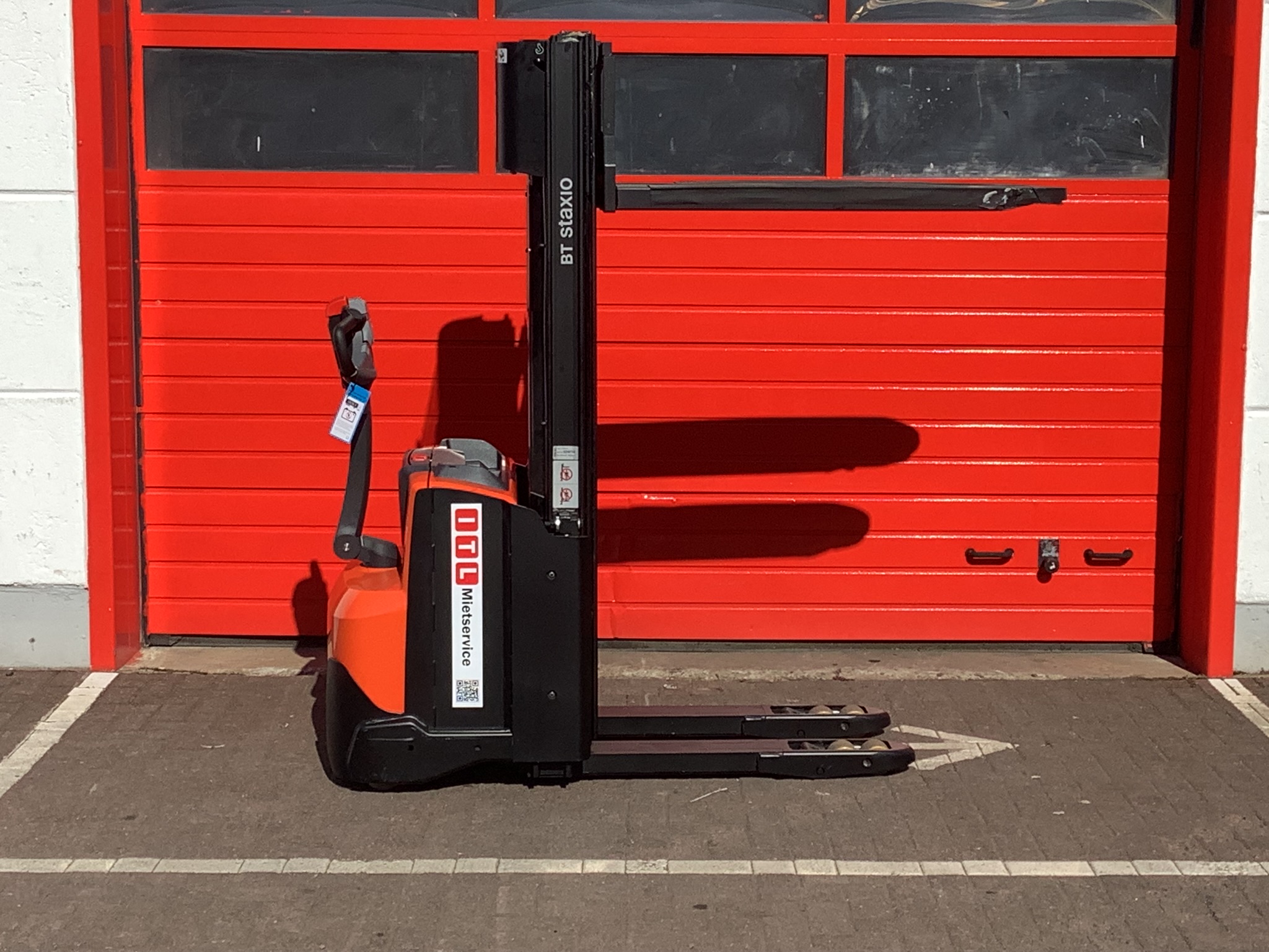 Toyota Gabelstapler Hochhubwagen <br>Toyota SWE120L <br>Baujahr 2025 <br>Betriebsstunden 1 <br><br>Mietkauf 199,80 €/Monat 3 Hochhubwagen <br>Toyota SWE120L <br>Baujahr 2025 <br>Betriebsstunden 1 <br><br>Mietkauf 199,80 €/Monat – Bild 3