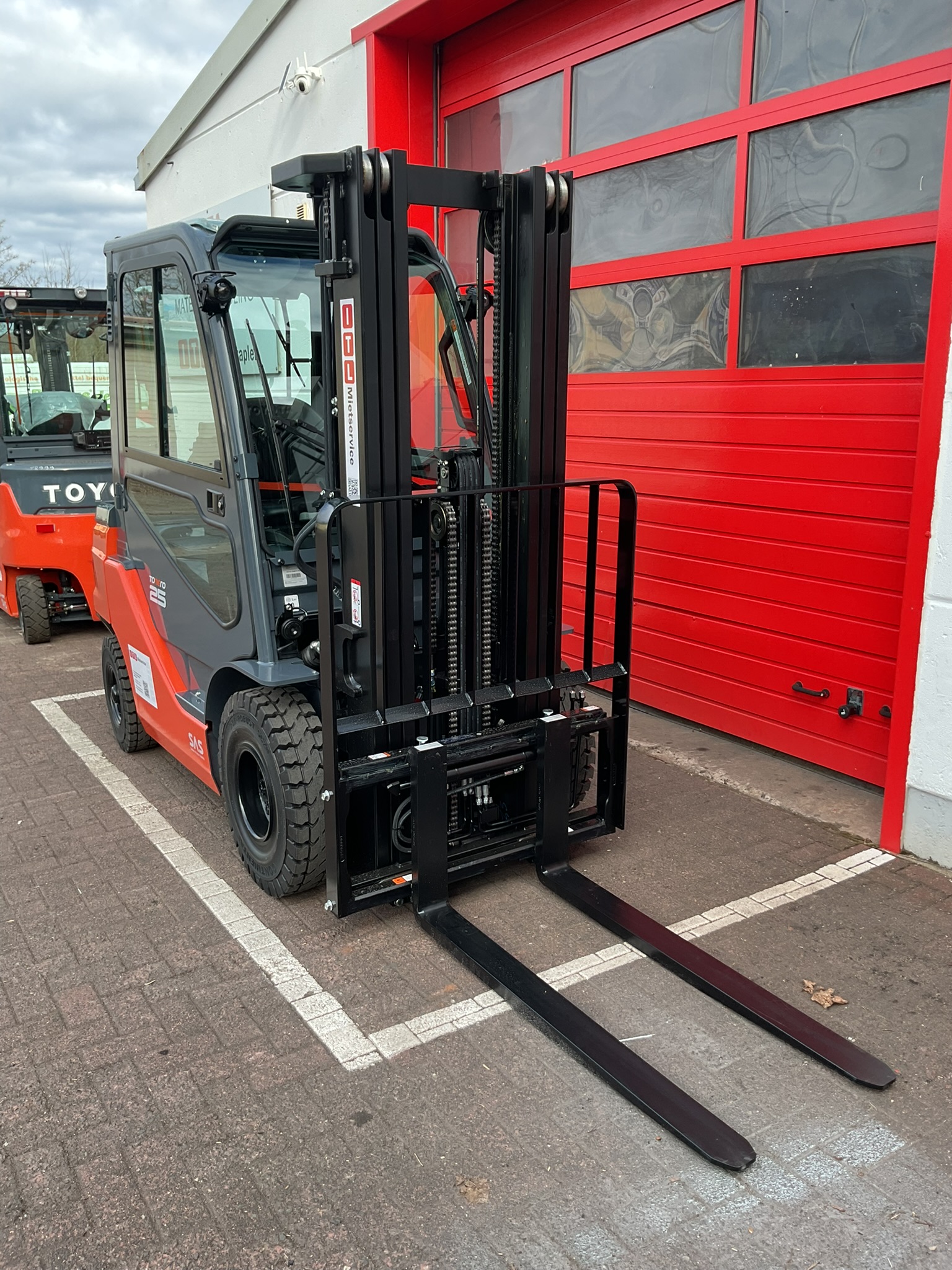 Toyota Gabelstapler Toyota Verbrenner Dieselstapler <br>Toyota 52-8FDF25 <br>Baujahr 2025 <br>Betriebsstunden 112 <br><br>Mietkauf 548,20 €/Monat 3 Toyota Verbrenner Dieselstapler <br>Toyota 52-8FDF25 <br>Baujahr 2025 <br>Betriebsstunden 112 <br><br>Mietkauf 548,20 €/Monat – Bild 3