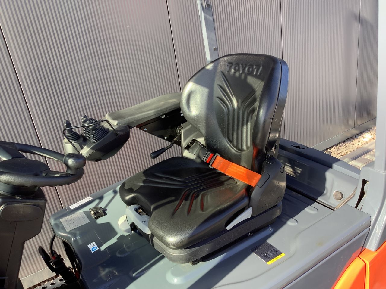 Toyota Gabelstapler Toyota Elektro 3-Rad Stapler <br>Toyota 8FBET20 <br>Baujahr 2025 <br>Betriebsstunden 357 <br><br>Mietkauf 427,66 €/Monat 6 Toyota Elektro 3-Rad Stapler <br>Toyota 8FBET20 <br>Baujahr 2025 <br>Betriebsstunden 357 <br><br>Mietkauf 427,66 €/Monat – Bild 6