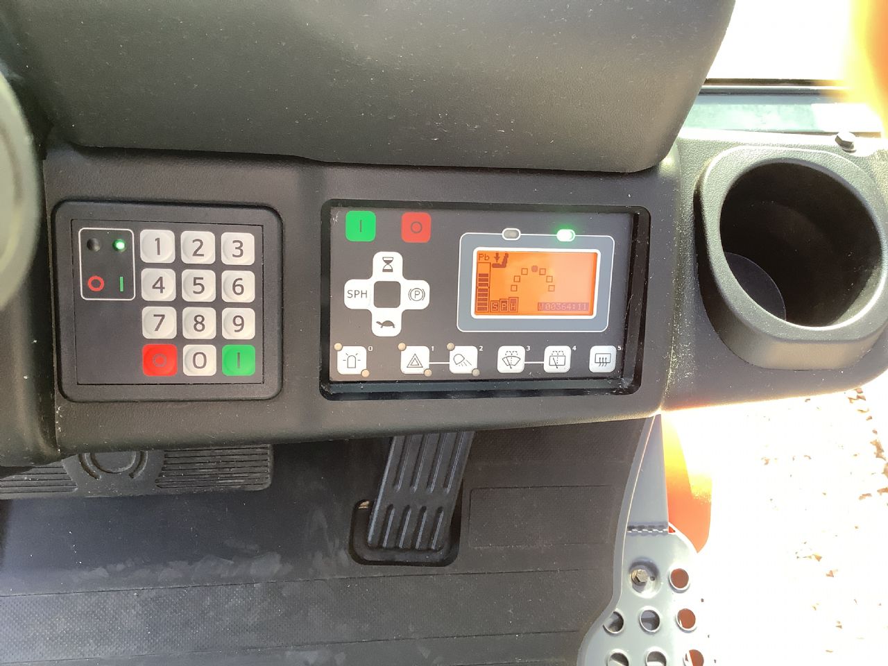 Toyota Gabelstapler Toyota Elektro 3-Rad Stapler <br>Toyota 8FBET20 <br>Baujahr 2025 <br>Betriebsstunden 357 <br><br>Mietkauf 427,66 €/Monat 9 Toyota Elektro 3-Rad Stapler <br>Toyota 8FBET20 <br>Baujahr 2025 <br>Betriebsstunden 357 <br><br>Mietkauf 427,66 €/Monat – Bild 9