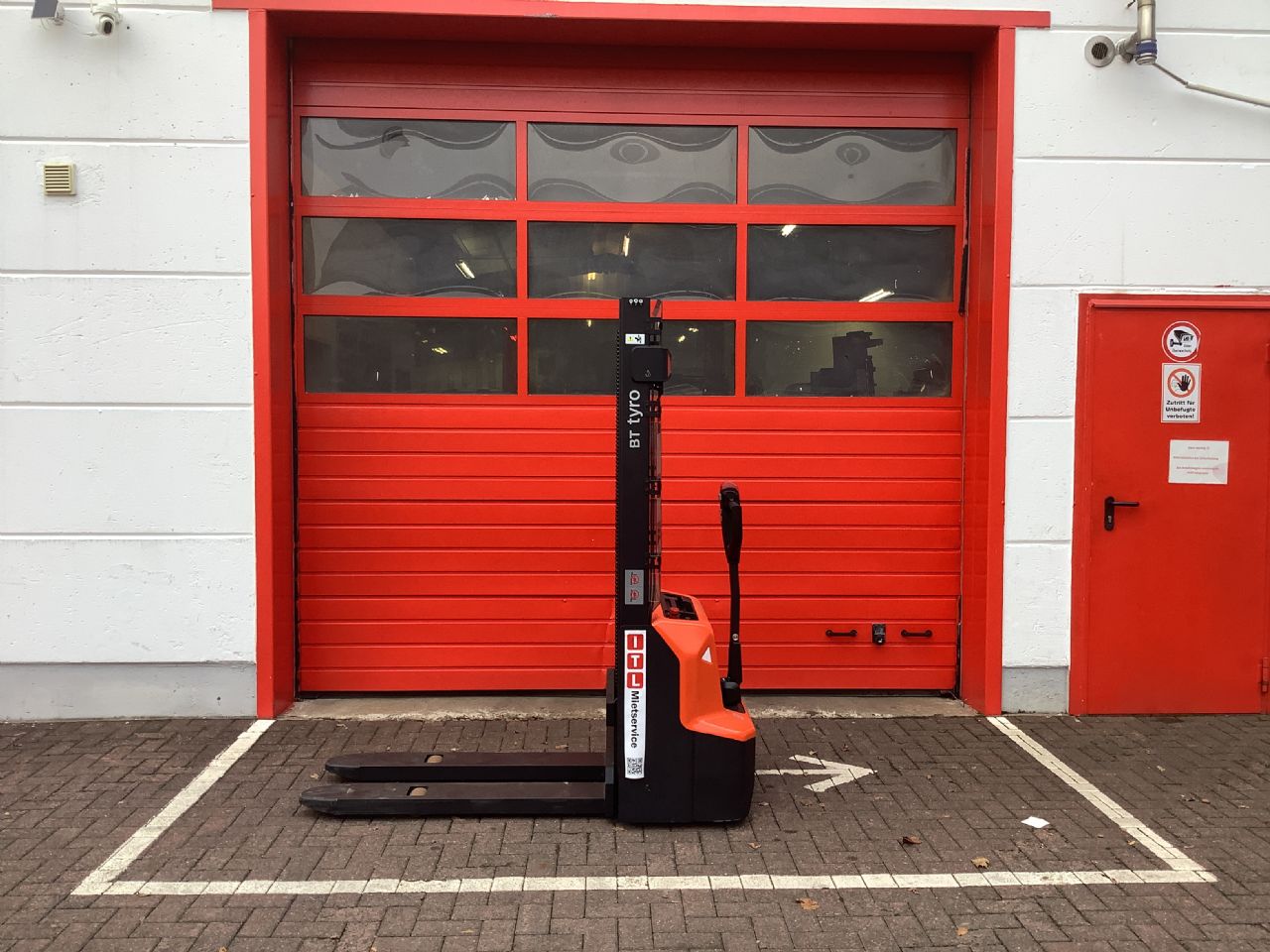Toyota Gabelstapler Hochhubwagen <br>Toyota SHE100 - HH2900 <br>Baujahr 2024 <br>Betriebsstunden 6 <br><br>Mietkauf 77,61 €/Monat 7 Hochhubwagen <br>Toyota SHE100 - HH2900 <br>Baujahr 2024 <br>Betriebsstunden 6 <br><br>Mietkauf 77,61 €/Monat – Bild 7
