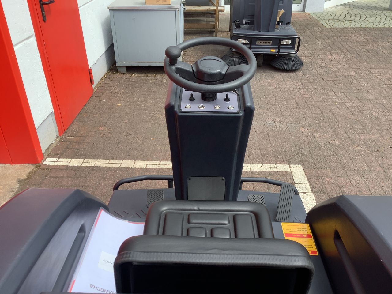 Toyota Gabelstapler Kehrmaschine 79 <br>Hangcha B1350-JSSD1350-BC6J-I <br>Baujahr 2025 <br>Betriebsstunden <br><br>Mietkauf 113,93 €/Monat 6 Kehrmaschine 79 <br>Hangcha B1350-JSSD1350-BC6J-I <br>Baujahr 2025 <br>Betriebsstunden <br><br>Mietkauf 113,93 €/Monat – Bild 6