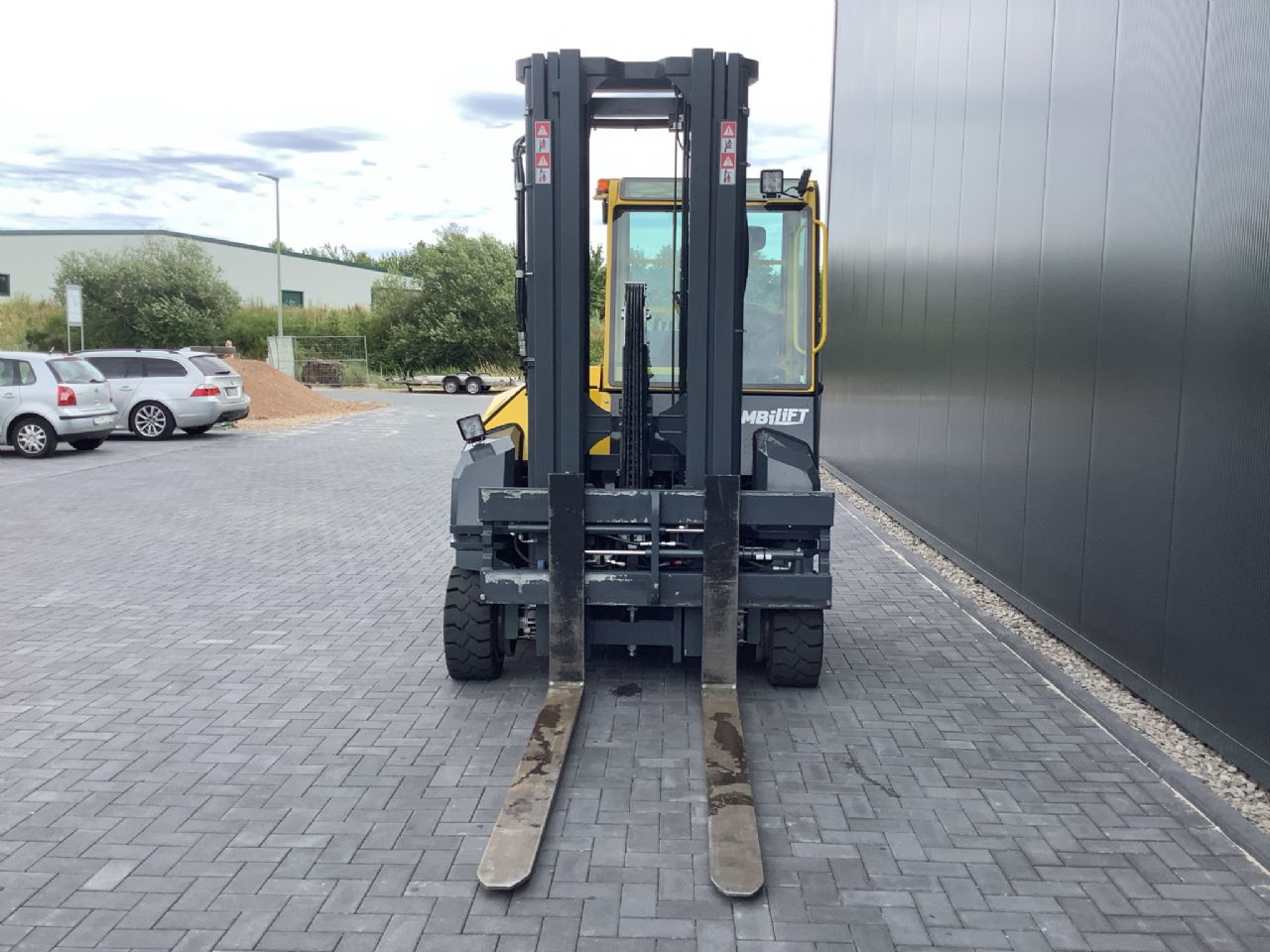 Toyota Gabelstapler Seitenstapler <br>Combilift CBE4000 <br>Baujahr 2024 <br>Betriebsstunden 126 <br><br>Mietkauf 1269,77 €/Monat 2 Seitenstapler <br>Combilift CBE4000 <br>Baujahr 2024 <br>Betriebsstunden 126 <br><br>Mietkauf 1269,77 €/Monat – Bild 2