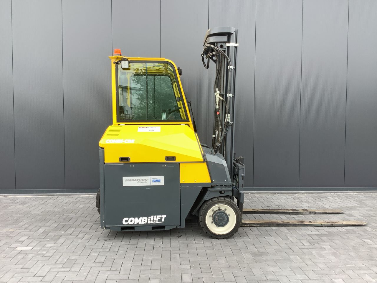 Toyota Gabelstapler Seitenstapler <br>Combilift CBE4000 <br>Baujahr 2024 <br>Betriebsstunden 126 <br><br>Mietkauf 1269,77 €/Monat 4 Seitenstapler <br>Combilift CBE4000 <br>Baujahr 2024 <br>Betriebsstunden 126 <br><br>Mietkauf 1269,77 €/Monat – Bild 4