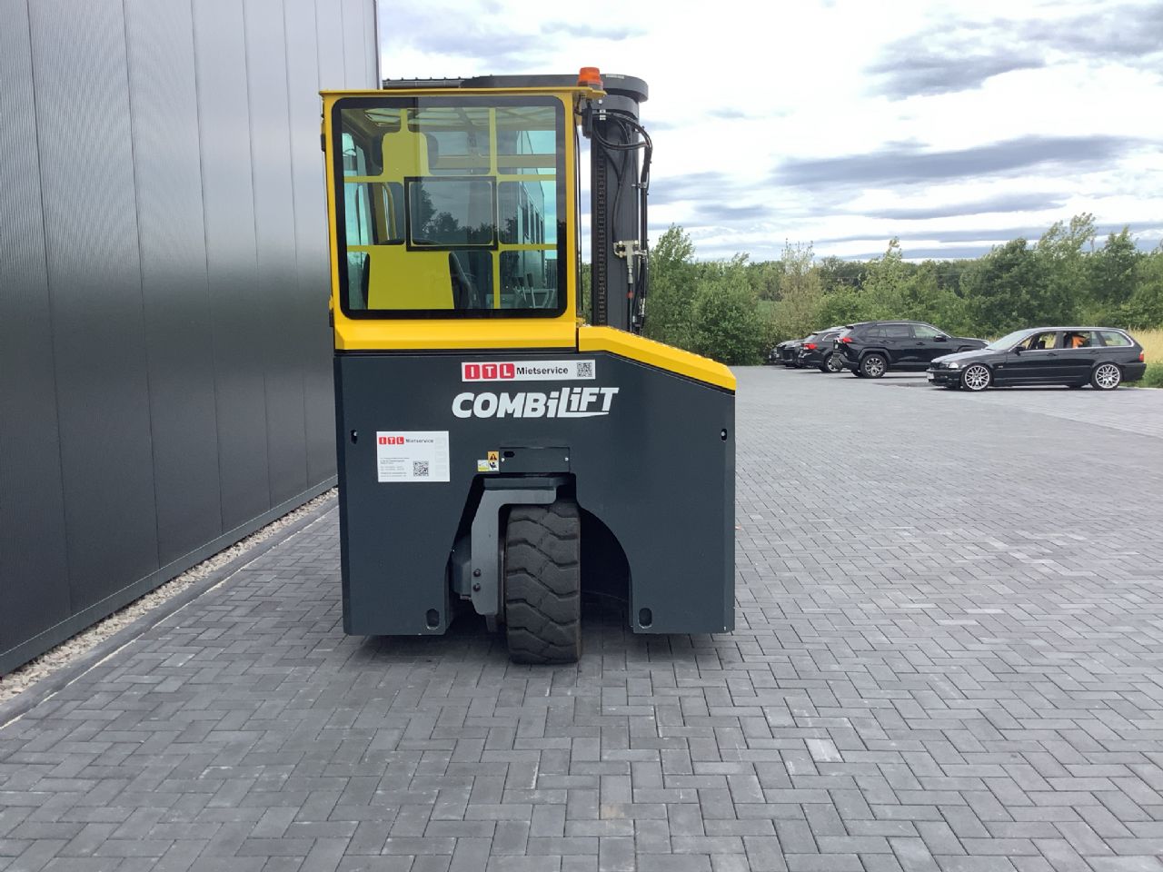 Toyota Gabelstapler Seitenstapler <br>Combilift CBE4000 <br>Baujahr 2024 <br>Betriebsstunden 126 <br><br>Mietkauf 1269,77 €/Monat 5 Seitenstapler <br>Combilift CBE4000 <br>Baujahr 2024 <br>Betriebsstunden 126 <br><br>Mietkauf 1269,77 €/Monat – Bild 5