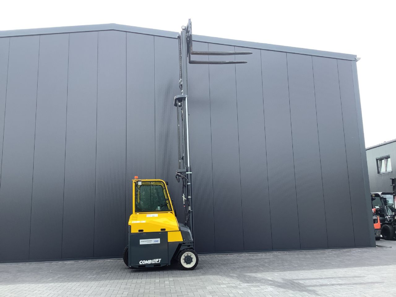Toyota Gabelstapler Seitenstapler <br>Combilift CBE4000 <br>Baujahr 2024 <br>Betriebsstunden 126 <br><br>Mietkauf 1269,77 €/Monat 9 Seitenstapler <br>Combilift CBE4000 <br>Baujahr 2024 <br>Betriebsstunden 126 <br><br>Mietkauf 1269,77 €/Monat – Bild 9
