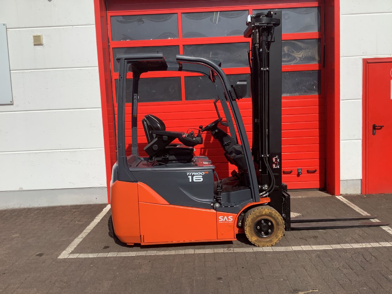 Toyota Gabelstapler Toyota Elektro 3-Rad Stapler <br>Toyota 8FBE16T <br>Baujahr 2018 <br>Betriebsstunden 4491 <br><br>Mietkauf 229,52 €/Monat 2 Toyota Elektro 3-Rad Stapler <br>Toyota 8FBE16T <br>Baujahr 2018 <br>Betriebsstunden 4491 <br><br>Mietkauf 229,52 €/Monat – Bild 2