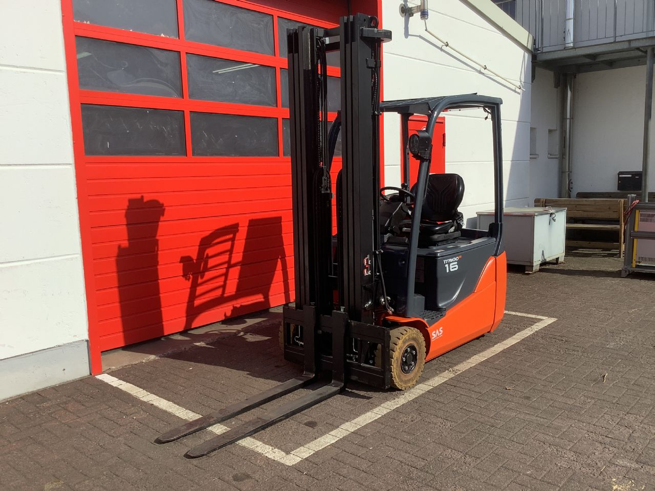 Toyota Gabelstapler Toyota Elektro 3-Rad Stapler <br>Toyota 8FBE16T <br>Baujahr 2018 <br>Betriebsstunden 4491 <br><br>Mietkauf 229,52 €/Monat 9 Toyota Elektro 3-Rad Stapler <br>Toyota 8FBE16T <br>Baujahr 2018 <br>Betriebsstunden 4491 <br><br>Mietkauf 229,52 €/Monat – Bild 9