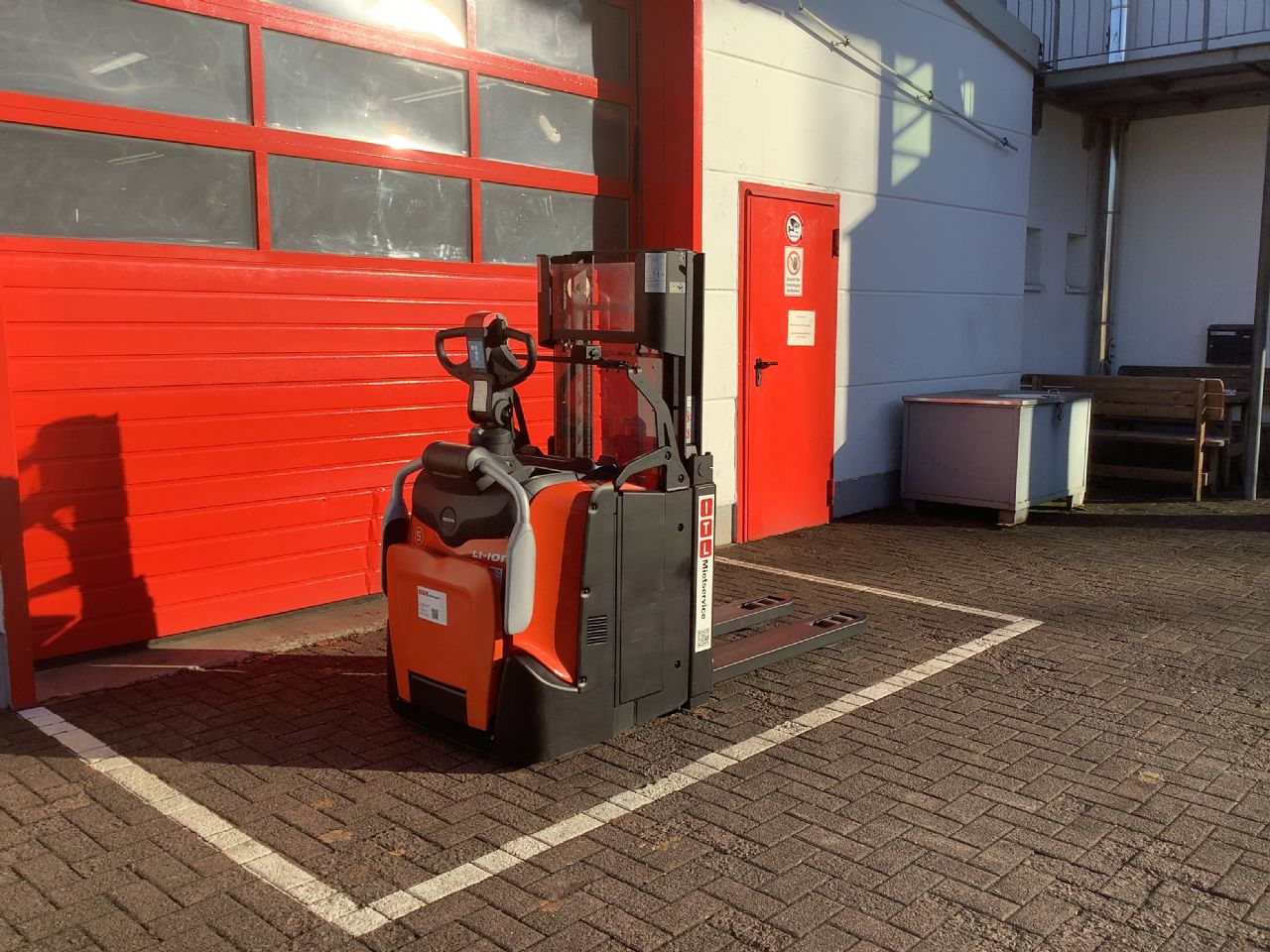 Toyota Gabelstapler Hochhubwagen <br>Toyota SPE200D <br>Baujahr 2020 <br>Betriebsstunden 951 <br><br>Mietkauf 104,03 €/Monat 7 Hochhubwagen <br>Toyota SPE200D <br>Baujahr 2020 <br>Betriebsstunden 951 <br><br>Mietkauf 104,03 €/Monat – Bild 7