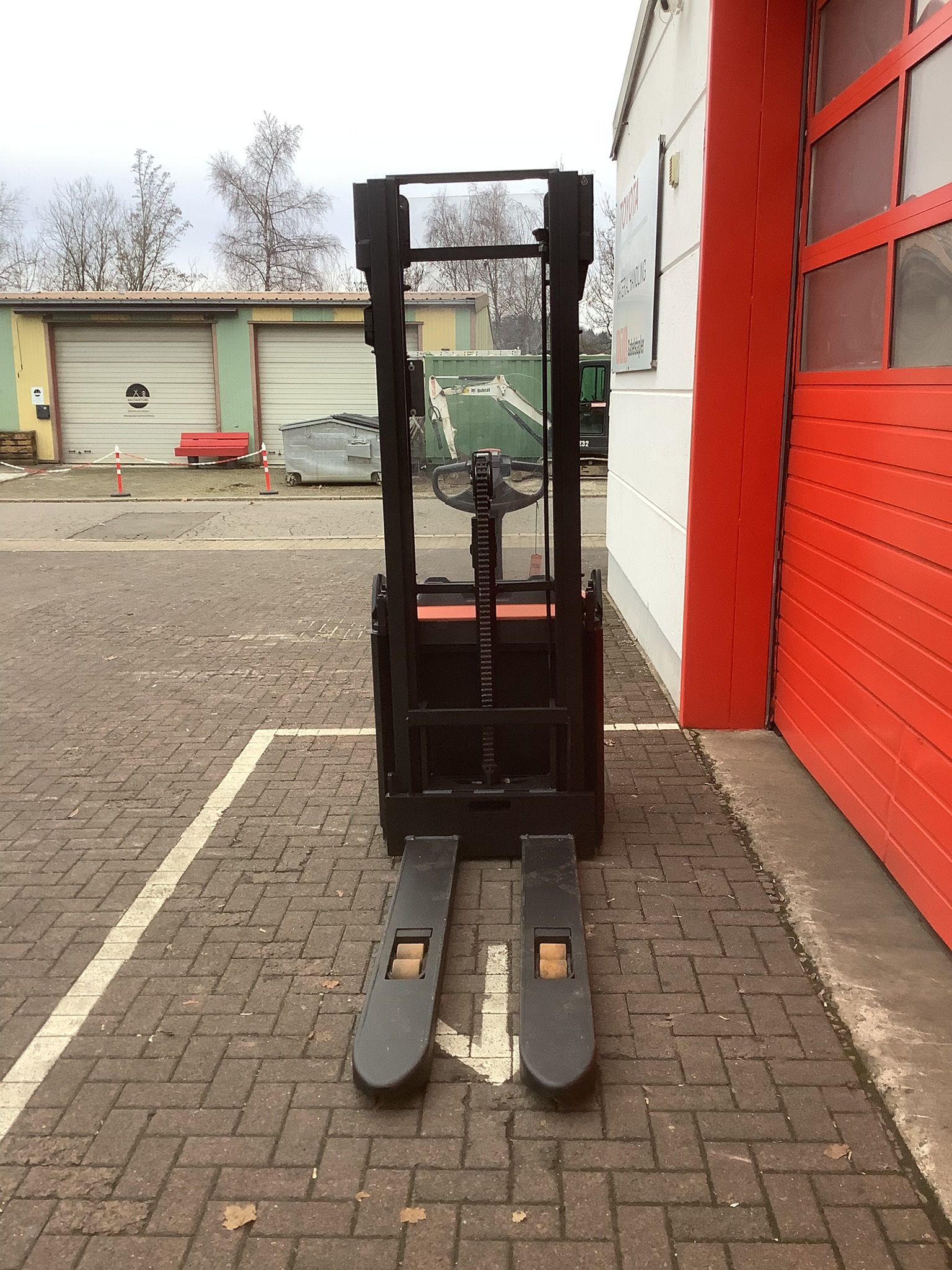 Toyota Gabelstapler Hochhubwagen <br>Toyota SWE145 <br>Baujahr 2022 <br>Betriebsstunden 938 <br><br>Mietkauf 120,54 €/Monat 6 Hochhubwagen <br>Toyota SWE145 <br>Baujahr 2022 <br>Betriebsstunden 938 <br><br>Mietkauf 120,54 €/Monat – Bild 6