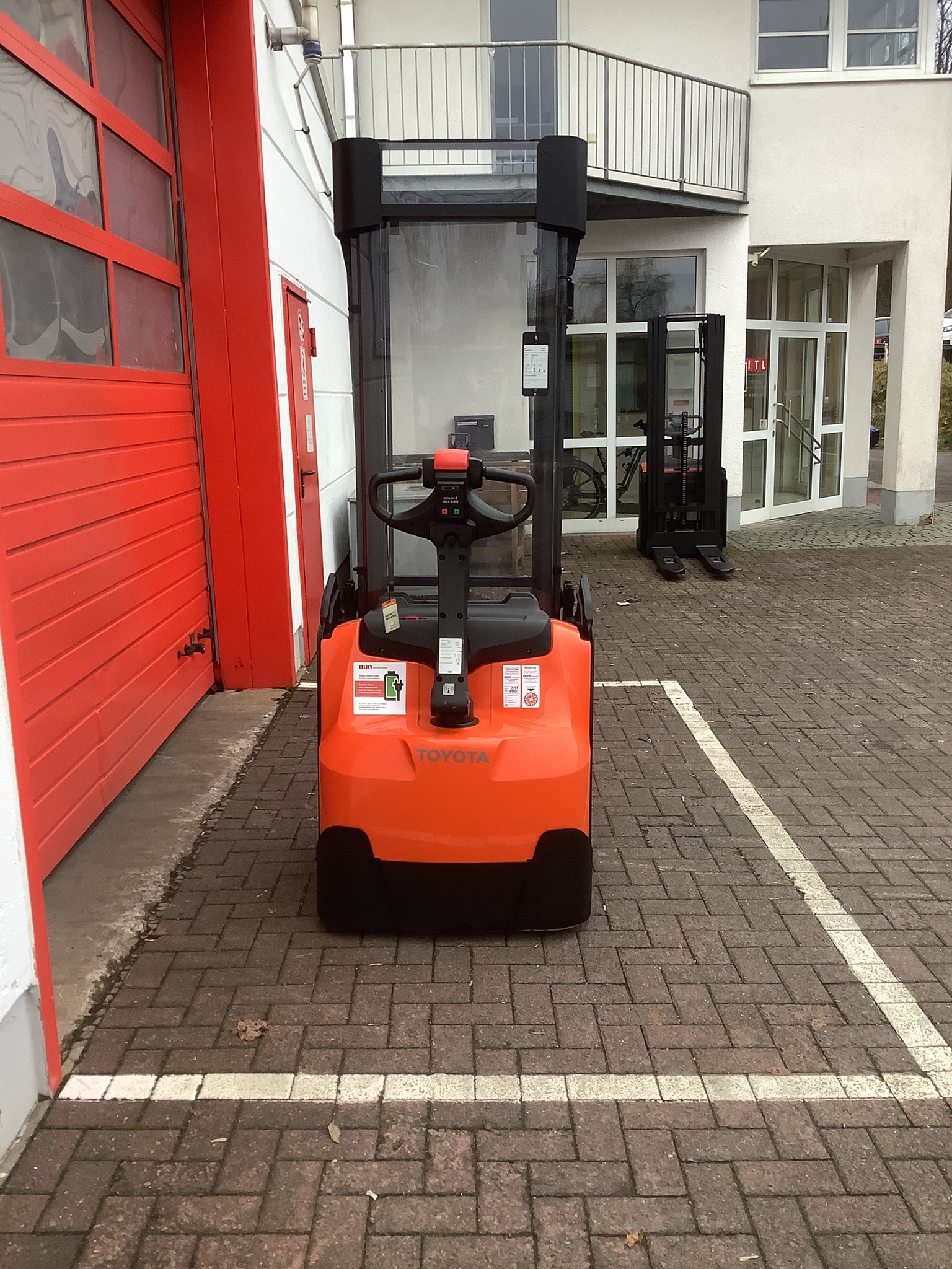 Toyota Gabelstapler Hochhubwagen <br>Toyota SWE145 <br>Baujahr 2022 <br>Betriebsstunden 938 <br><br>Mietkauf 120,54 €/Monat 7 Hochhubwagen <br>Toyota SWE145 <br>Baujahr 2022 <br>Betriebsstunden 938 <br><br>Mietkauf 120,54 €/Monat – Bild 7