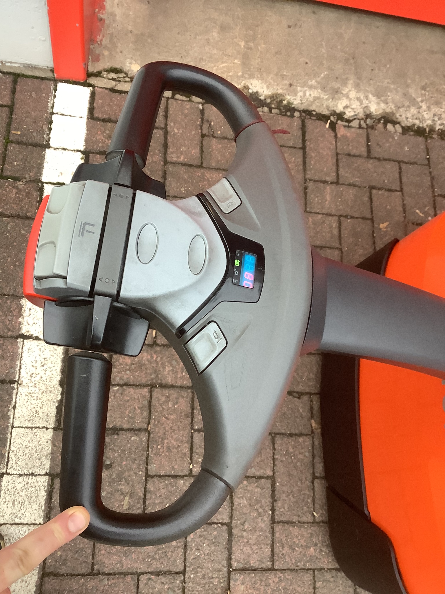 Toyota Gabelstapler Hochhubwagen <br>Toyota SWE145 <br>Baujahr 2022 <br>Betriebsstunden 938 <br><br>Mietkauf 120,54 €/Monat 9 Hochhubwagen <br>Toyota SWE145 <br>Baujahr 2022 <br>Betriebsstunden 938 <br><br>Mietkauf 120,54 €/Monat – Bild 9