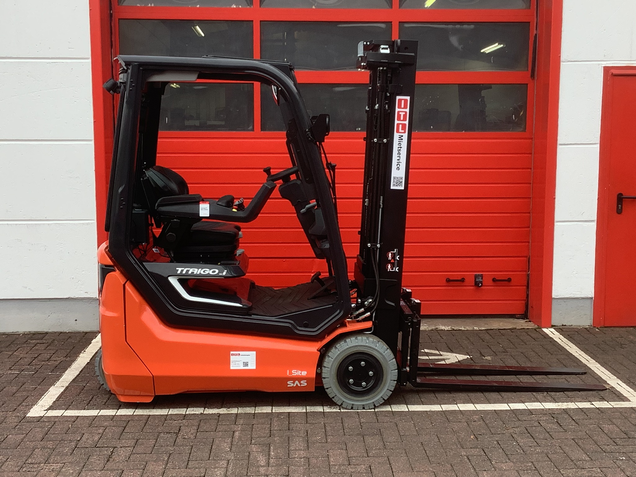 Toyota Gabelstapler Toyota Elektro 3-Rad Stapler <br>Toyota 60-9FBEK16T <br>Baujahr 2025 <br>Betriebsstunden 25 <br><br>Mietkauf 685,25 €/Monat 1 Toyota Elektro 3-Rad Stapler <br>Toyota 60-9FBEK16T <br>Baujahr 2025 <br>Betriebsstunden 25 <br><br>Mietkauf 685,25 €/Monat