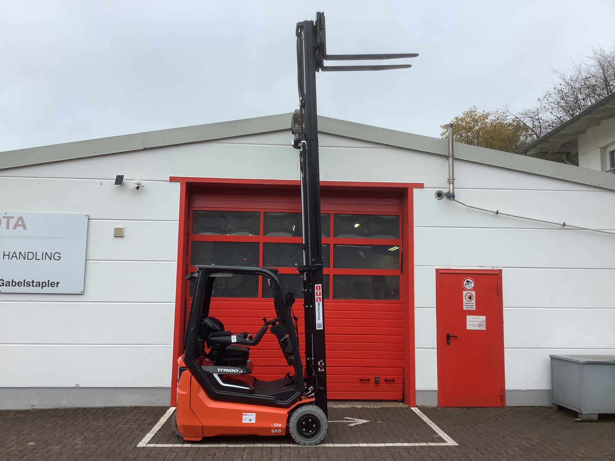 Toyota Gabelstapler Toyota Elektro 3-Rad Stapler <br>Toyota 60-9FBEK16T <br>Baujahr 2025 <br>Betriebsstunden 25 <br><br>Mietkauf 685,25 €/Monat 3 Toyota Elektro 3-Rad Stapler <br>Toyota 60-9FBEK16T <br>Baujahr 2025 <br>Betriebsstunden 25 <br><br>Mietkauf 685,25 €/Monat – Bild 3