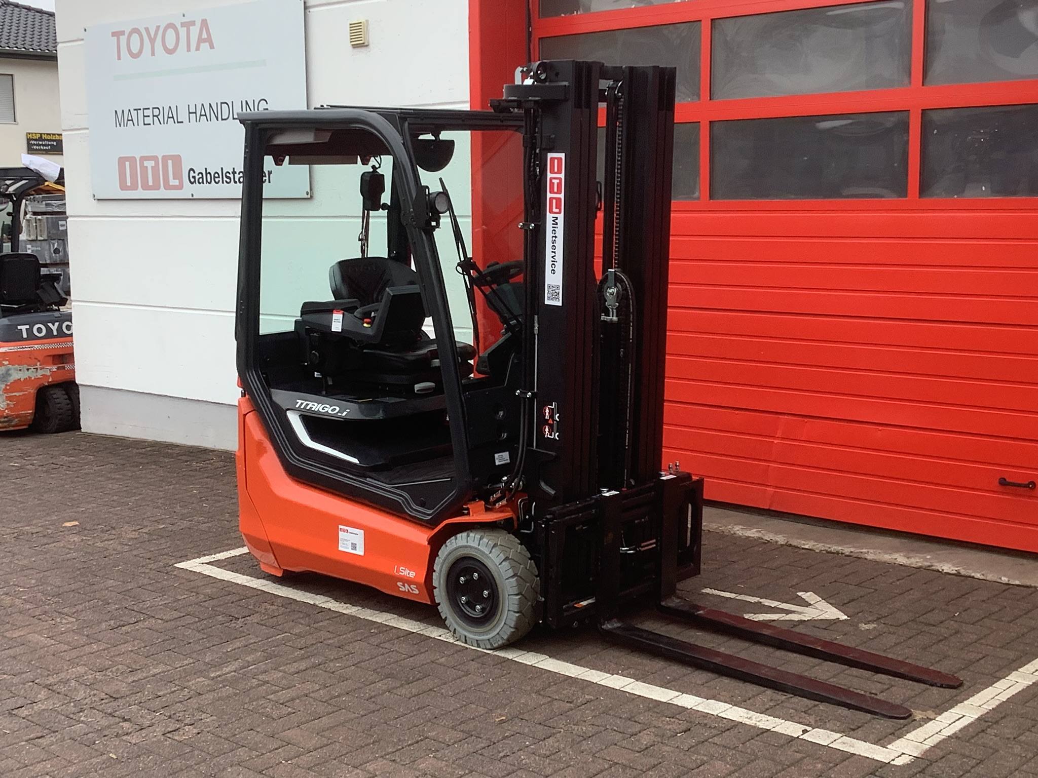 Toyota Gabelstapler Toyota Elektro 3-Rad Stapler <br>Toyota 60-9FBEK16T <br>Baujahr 2025 <br>Betriebsstunden 25 <br><br>Mietkauf 685,25 €/Monat 4 Toyota Elektro 3-Rad Stapler <br>Toyota 60-9FBEK16T <br>Baujahr 2025 <br>Betriebsstunden 25 <br><br>Mietkauf 685,25 €/Monat – Bild 4