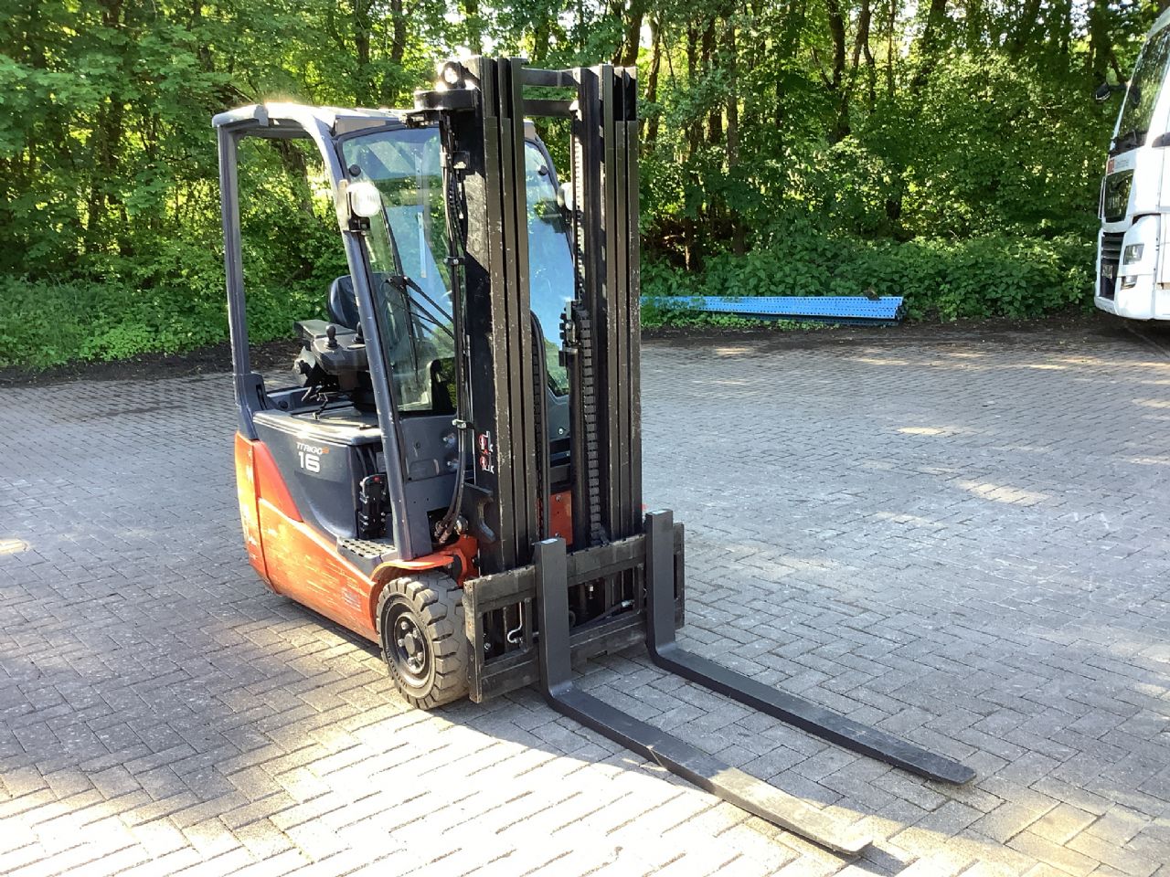 Toyota Gabelstapler Toyota Elektro 3-Rad Stapler <br>Toyota 8FBEK16T <br>Baujahr 2018 <br>Betriebsstunden 2588 <br><br>Mietkauf 246,03 €/Monat 2 Toyota Elektro 3-Rad Stapler <br>Toyota 8FBEK16T <br>Baujahr 2018 <br>Betriebsstunden 2588 <br><br>Mietkauf 246,03 €/Monat – Bild 2