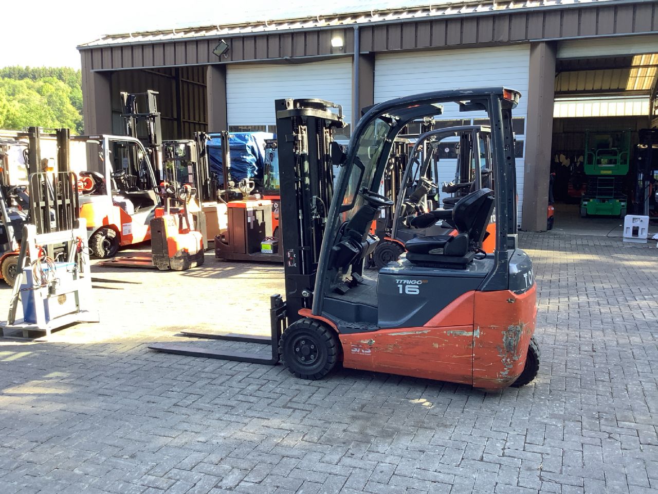 Toyota Gabelstapler Toyota Elektro 3-Rad Stapler <br>Toyota 8FBEK16T <br>Baujahr 2018 <br>Betriebsstunden 2588 <br><br>Mietkauf 246,03 €/Monat 4 Toyota Elektro 3-Rad Stapler <br>Toyota 8FBEK16T <br>Baujahr 2018 <br>Betriebsstunden 2588 <br><br>Mietkauf 246,03 €/Monat – Bild 4