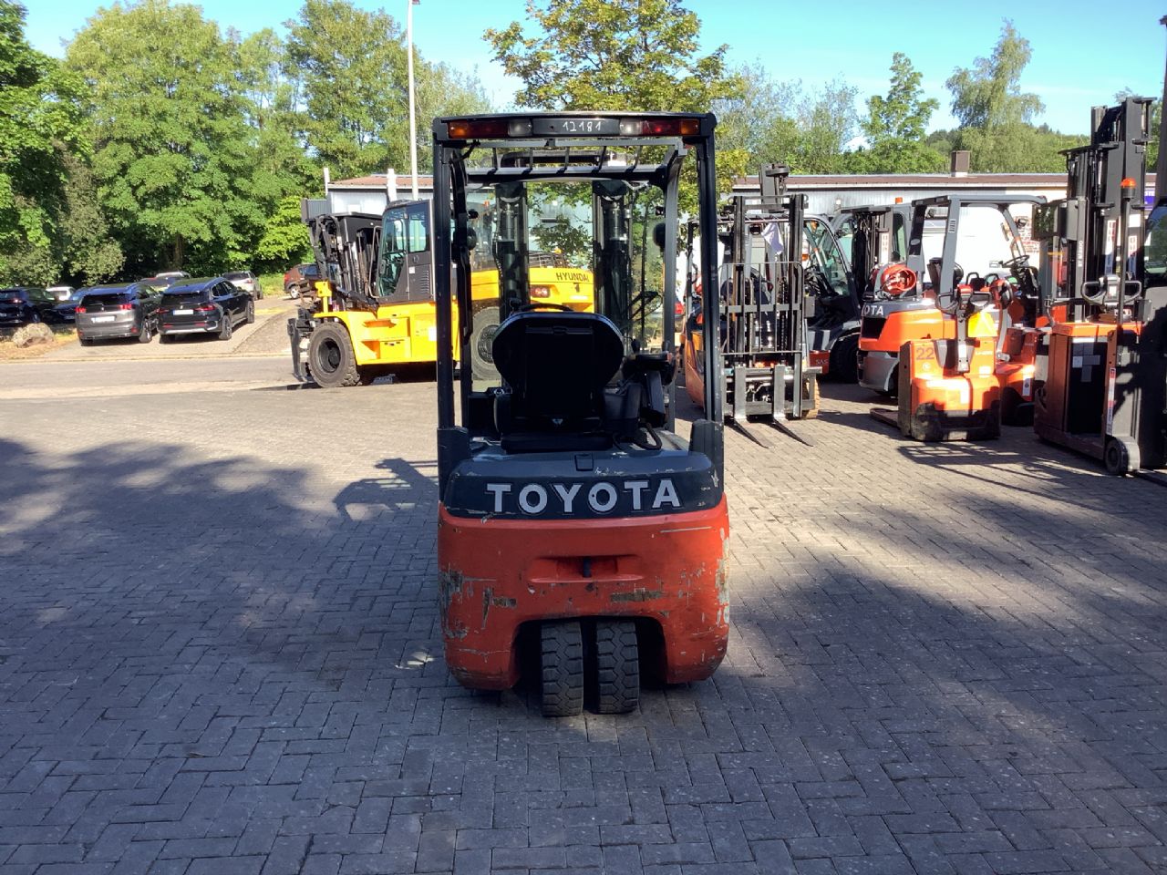 Toyota Gabelstapler Toyota Elektro 3-Rad Stapler <br>Toyota 8FBEK16T <br>Baujahr 2018 <br>Betriebsstunden 2588 <br><br>Mietkauf 246,03 €/Monat 5 Toyota Elektro 3-Rad Stapler <br>Toyota 8FBEK16T <br>Baujahr 2018 <br>Betriebsstunden 2588 <br><br>Mietkauf 246,03 €/Monat – Bild 5