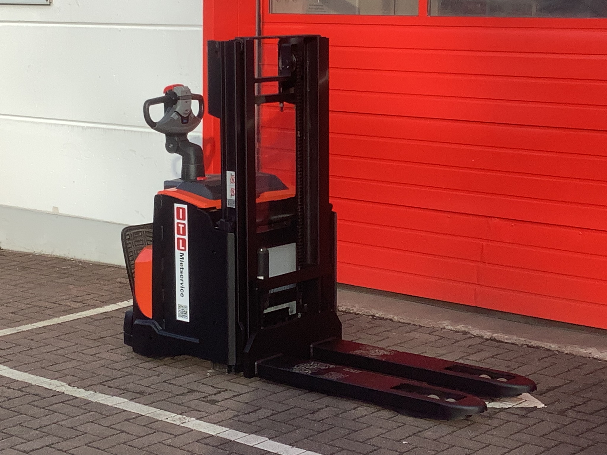 Toyota Gabelstapler Hochhubwagen <br>Toyota SWE200D <br>Baujahr 2020 <br>Betriebsstunden 2480 <br><br>Mietkauf 80,91 €/Monat 4 Hochhubwagen <br>Toyota SWE200D <br>Baujahr 2020 <br>Betriebsstunden 2480 <br><br>Mietkauf 80,91 €/Monat – Bild 4