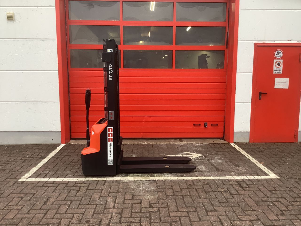 Toyota Gabelstapler Hochhubwagen <br>Toyota SHE100 - HH2900 <br>Baujahr 2026 <br>Betriebsstunden 0 <br><br>Mietkauf 76,78 €/Monat 2 Hochhubwagen <br>Toyota SHE100 - HH2900 <br>Baujahr 2026 <br>Betriebsstunden 0 <br><br>Mietkauf 76,78 €/Monat – Bild 2