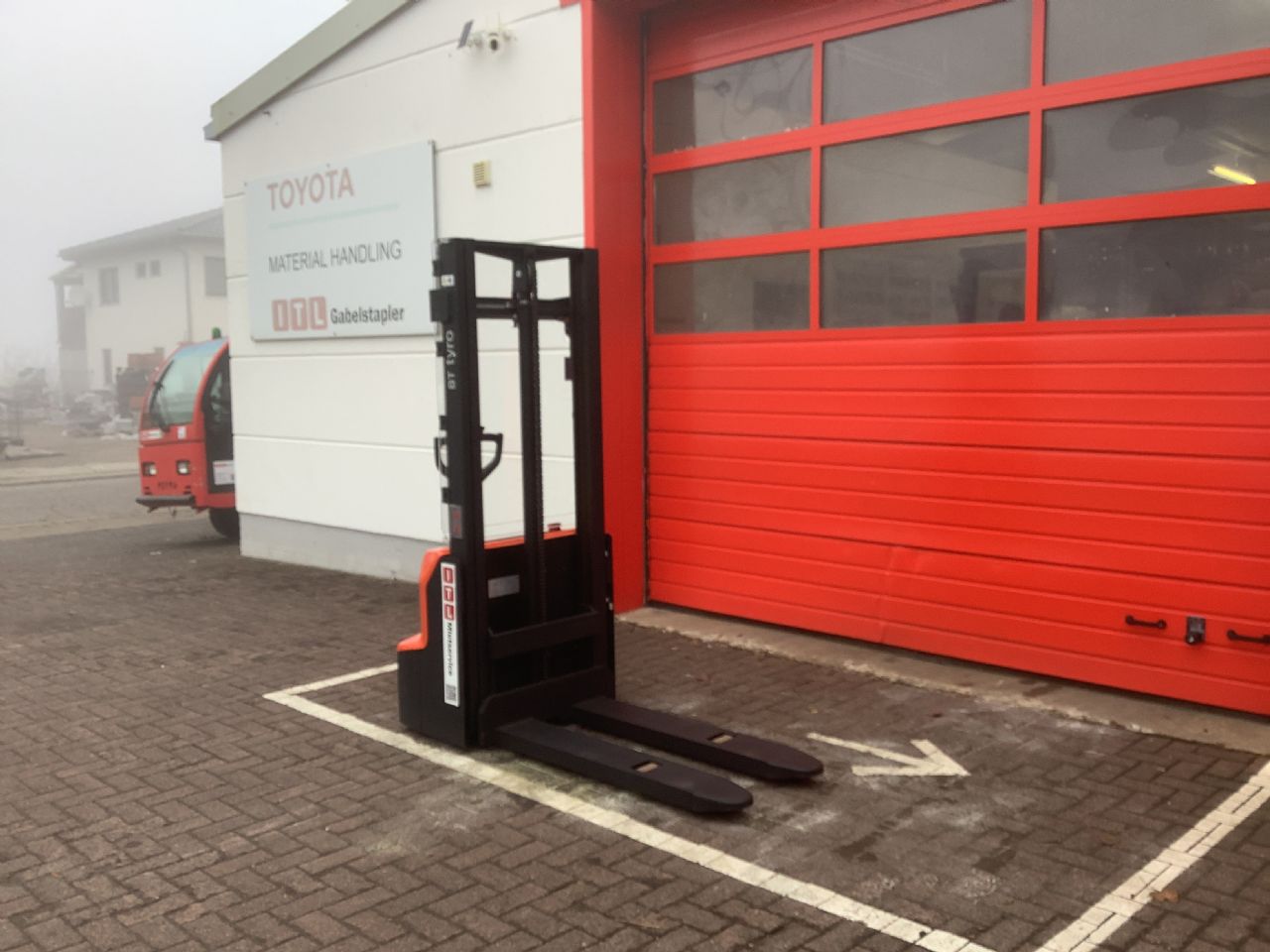 Toyota Gabelstapler Hochhubwagen <br>Toyota SHE100 - HH2900 <br>Baujahr 2026 <br>Betriebsstunden 0 <br><br>Mietkauf 76,78 €/Monat 4 Hochhubwagen <br>Toyota SHE100 - HH2900 <br>Baujahr 2026 <br>Betriebsstunden 0 <br><br>Mietkauf 76,78 €/Monat – Bild 4