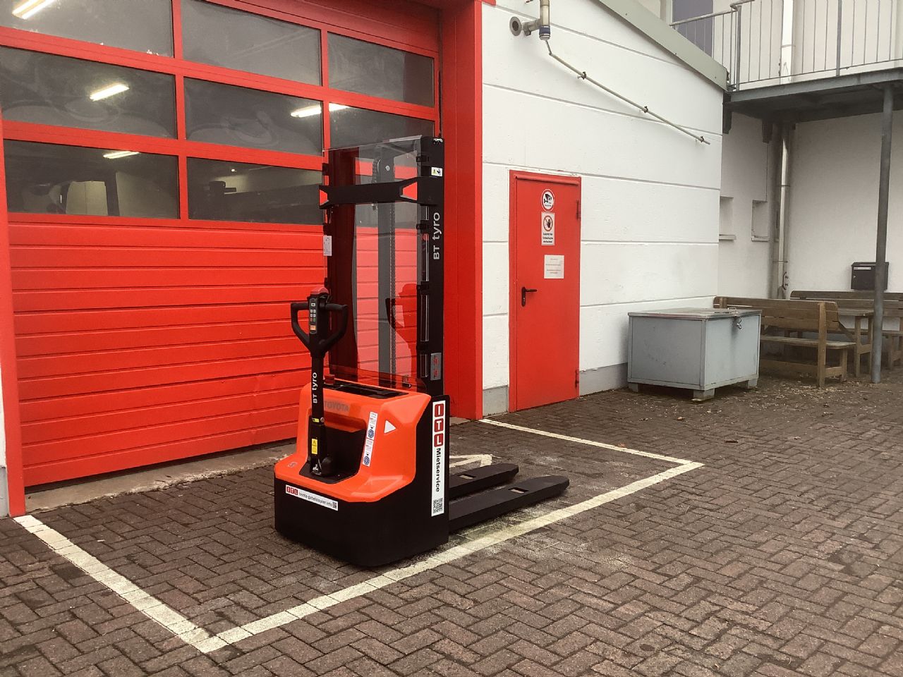Toyota Gabelstapler Hochhubwagen <br>Toyota SHE100 - HH2900 <br>Baujahr 2026 <br>Betriebsstunden 0 <br><br>Mietkauf 76,78 €/Monat 5 Hochhubwagen <br>Toyota SHE100 - HH2900 <br>Baujahr 2026 <br>Betriebsstunden 0 <br><br>Mietkauf 76,78 €/Monat – Bild 5