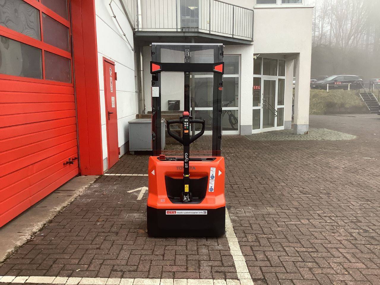 Toyota Gabelstapler Hochhubwagen <br>Toyota SHE100 - HH2900 <br>Baujahr 2026 <br>Betriebsstunden 0 <br><br>Mietkauf 76,78 €/Monat 7 Hochhubwagen <br>Toyota SHE100 - HH2900 <br>Baujahr 2026 <br>Betriebsstunden 0 <br><br>Mietkauf 76,78 €/Monat – Bild 7