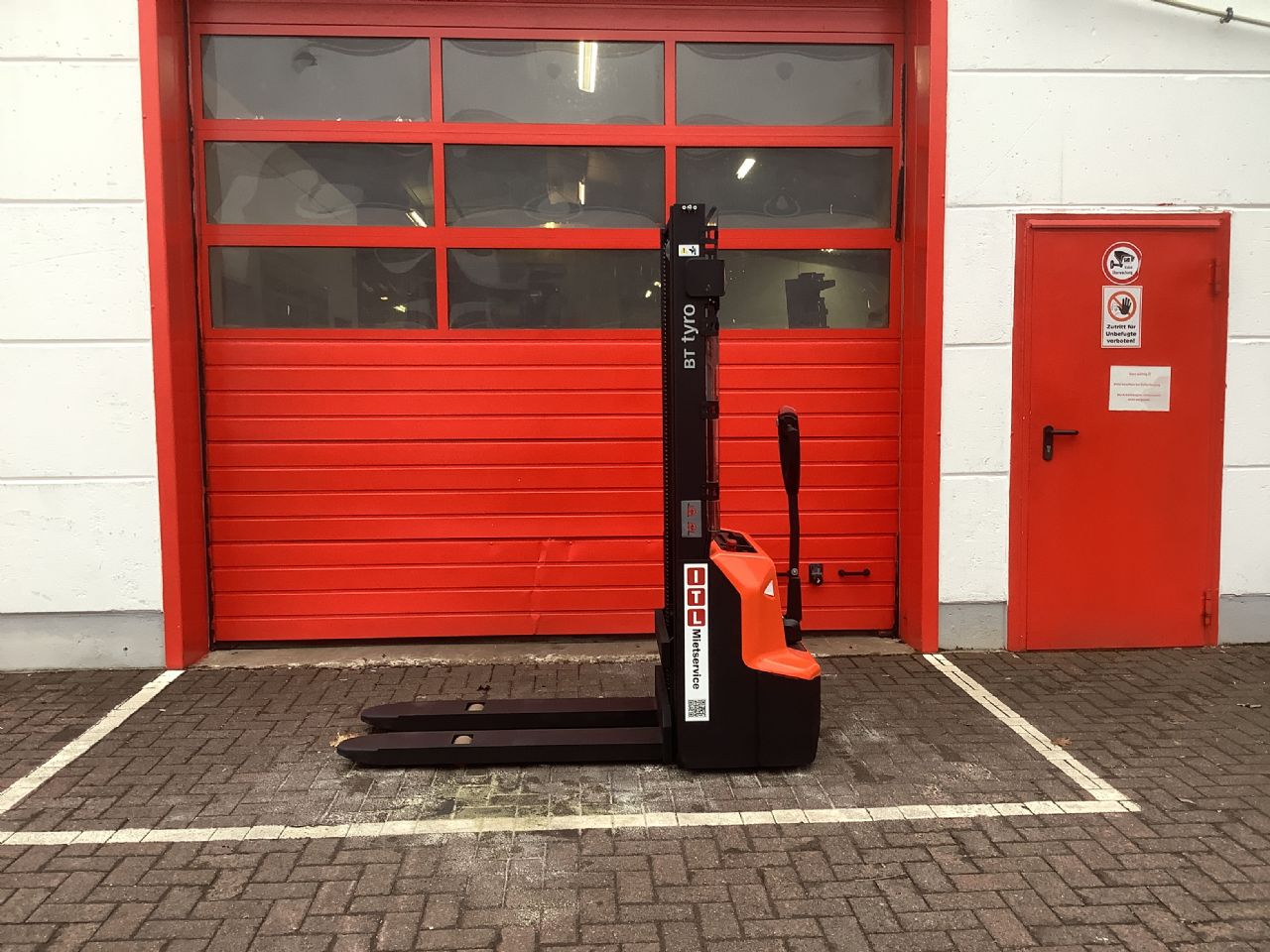 Toyota Gabelstapler Hochhubwagen <br>Toyota SHE100 - HH2900 <br>Baujahr 2026 <br>Betriebsstunden 0 <br><br>Mietkauf 76,78 €/Monat 8 Hochhubwagen <br>Toyota SHE100 - HH2900 <br>Baujahr 2026 <br>Betriebsstunden 0 <br><br>Mietkauf 76,78 €/Monat – Bild 8