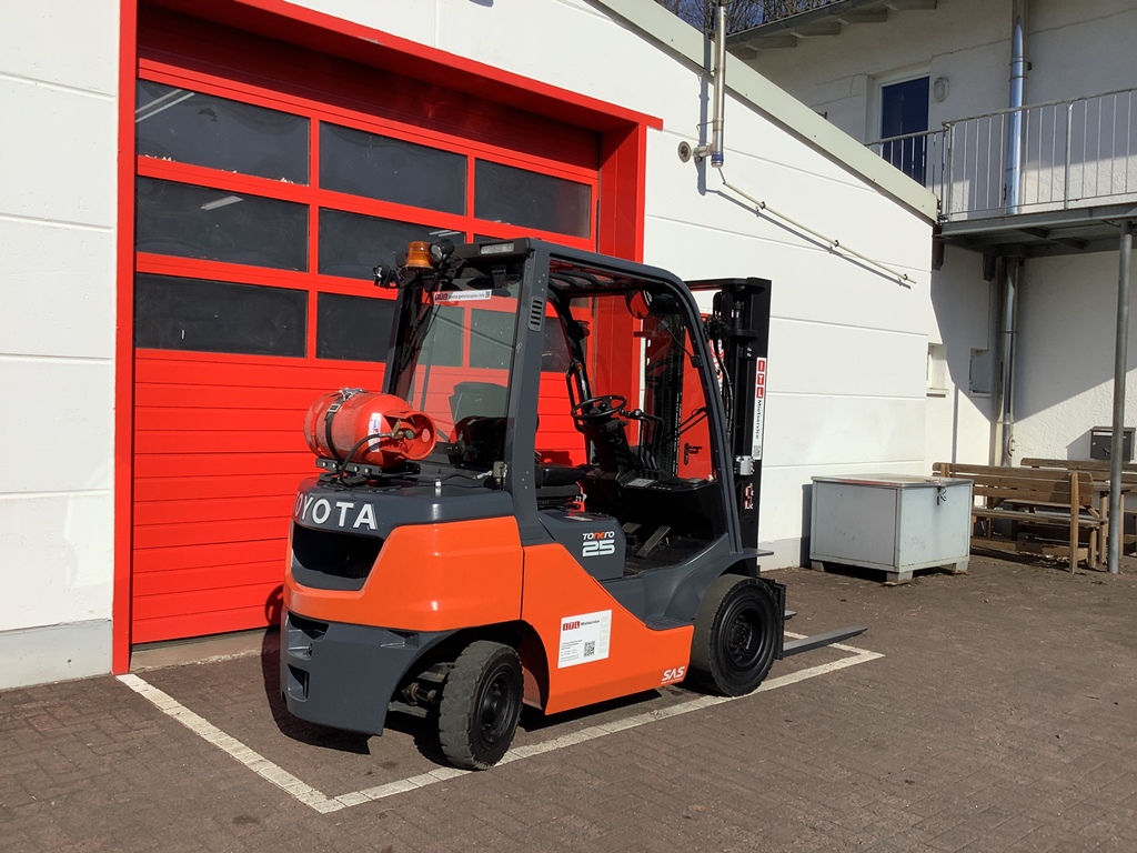 Toyota Gabelstapler Toyota Verbrenner Treibgasstapler <br>Toyota 8FGF25 <br>Baujahr 2021 <br>Betriebsstunden 2800 <br><br>Mietkauf 328,59 €/Monat 4 Toyota Verbrenner Treibgasstapler <br>Toyota 8FGF25 <br>Baujahr 2021 <br>Betriebsstunden 2800 <br><br>Mietkauf 328,59 €/Monat – Bild 4