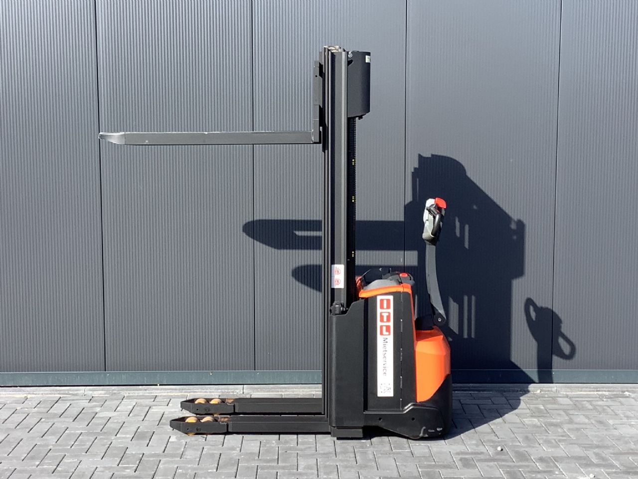 Toyota Gabelstapler Hochhubwagen <br>Toyota SWE140 <br>Baujahr 2021 <br>Betriebsstunden 1433 <br><br>Mietkauf 113,93 €/Monat 2 Hochhubwagen <br>Toyota SWE140 <br>Baujahr 2021 <br>Betriebsstunden 1433 <br><br>Mietkauf 113,93 €/Monat – Bild 2