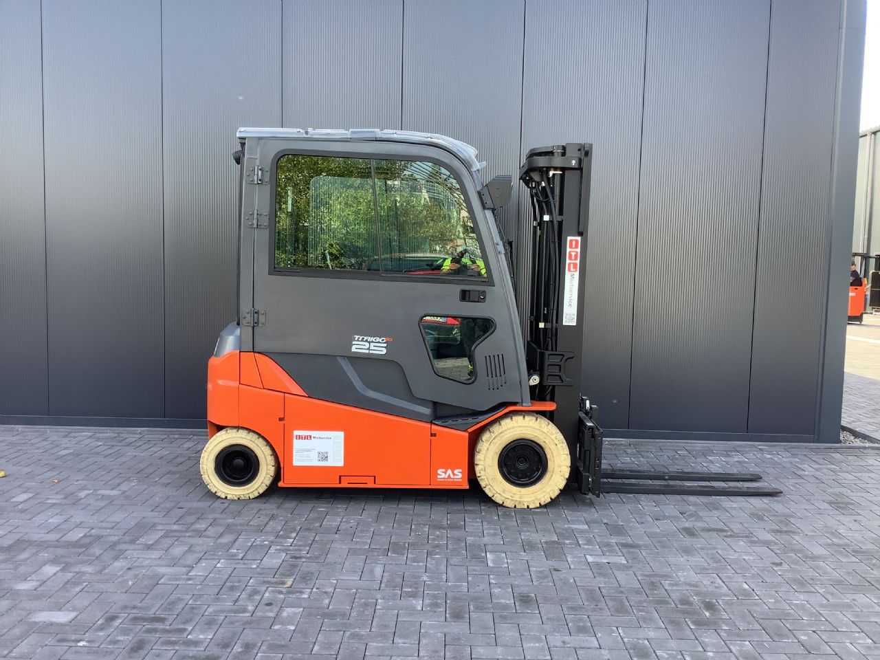 Toyota Gabelstapler Toyota Elektro 4-Rad Stapler <br>Toyota 8FBMT25 <br>Baujahr 2019 <br>Betriebsstunden 3240 <br><br>Mietkauf 313,73 €/Monat 1 Toyota Elektro 4-Rad Stapler <br>Toyota 8FBMT25 <br>Baujahr 2019 <br>Betriebsstunden 3240 <br><br>Mietkauf 313,73 €/Monat