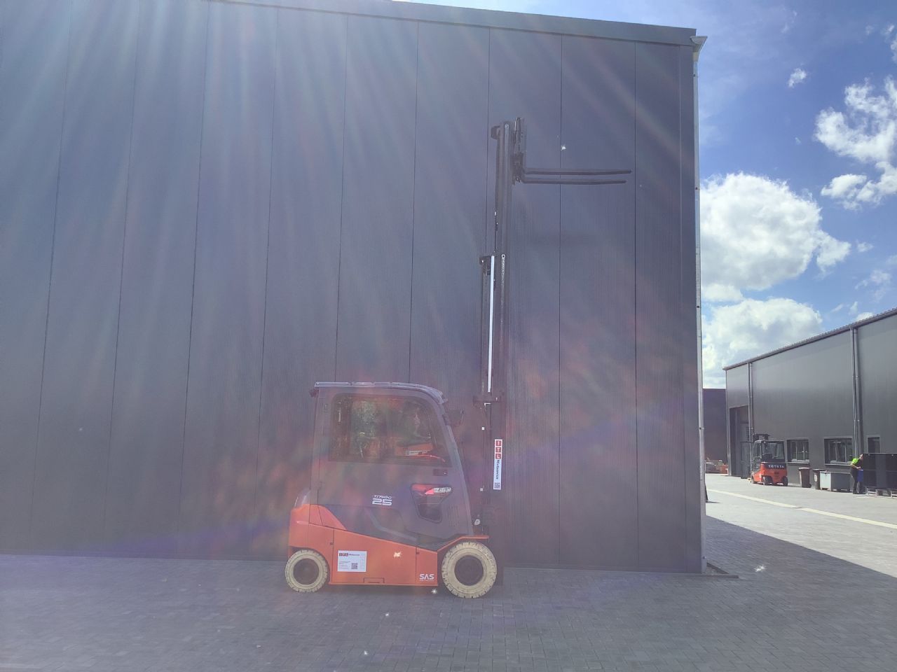 Toyota Gabelstapler Toyota Elektro 4-Rad Stapler <br>Toyota 8FBMT25 <br>Baujahr 2019 <br>Betriebsstunden 3240 <br><br>Mietkauf 313,73 €/Monat 3 Toyota Elektro 4-Rad Stapler <br>Toyota 8FBMT25 <br>Baujahr 2019 <br>Betriebsstunden 3240 <br><br>Mietkauf 313,73 €/Monat – Bild 3