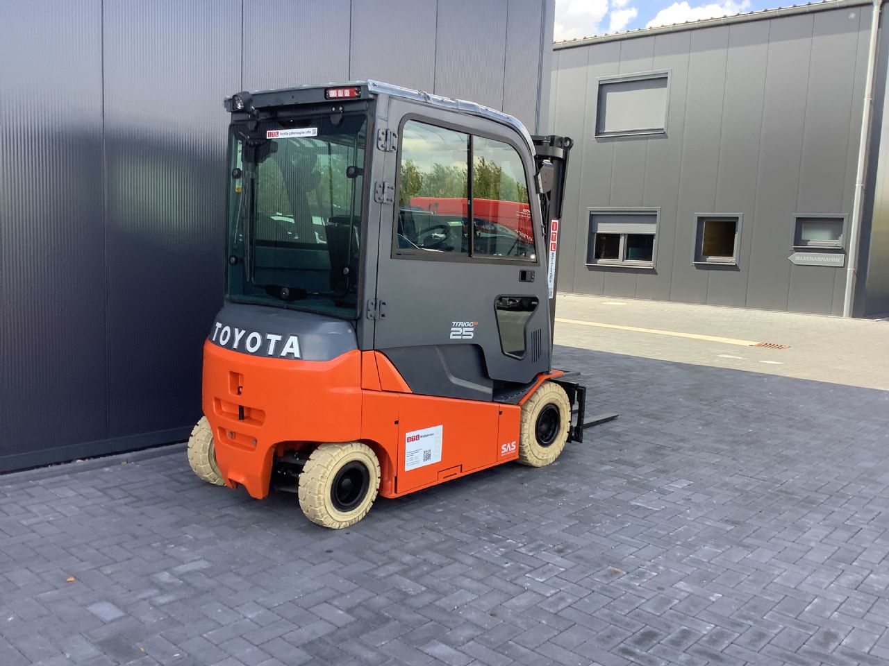 Toyota Gabelstapler Toyota Elektro 4-Rad Stapler <br>Toyota 8FBMT25 <br>Baujahr 2019 <br>Betriebsstunden 3240 <br><br>Mietkauf 313,73 €/Monat 5 Toyota Elektro 4-Rad Stapler <br>Toyota 8FBMT25 <br>Baujahr 2019 <br>Betriebsstunden 3240 <br><br>Mietkauf 313,73 €/Monat – Bild 5