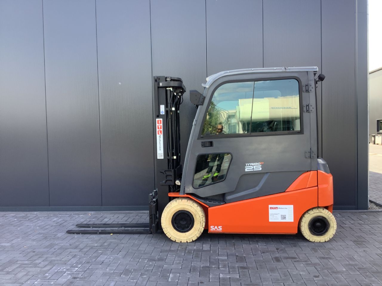 Toyota Gabelstapler Toyota Elektro 4-Rad Stapler <br>Toyota 8FBMT25 <br>Baujahr 2019 <br>Betriebsstunden 3240 <br><br>Mietkauf 313,73 €/Monat 8 Toyota Elektro 4-Rad Stapler <br>Toyota 8FBMT25 <br>Baujahr 2019 <br>Betriebsstunden 3240 <br><br>Mietkauf 313,73 €/Monat – Bild 8