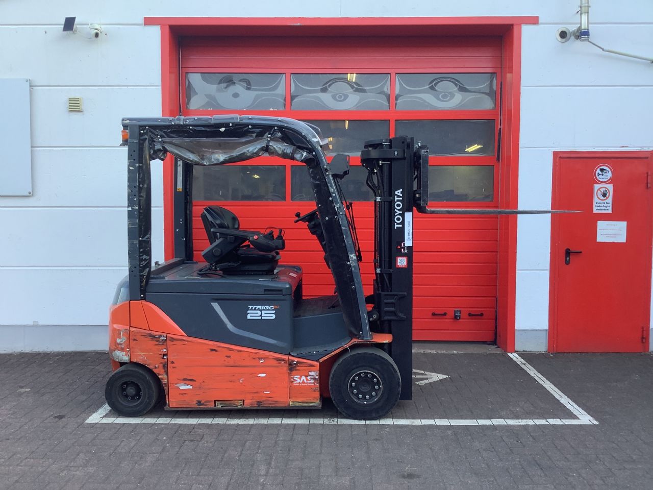 Toyota Gabelstapler Toyota Elektro 4-Rad Stapler <br>Toyota 8FBMT25 <br>Baujahr 2020 <br>Betriebsstunden 3094 <br><br>Mietkauf 284,01 €/Monat 5 Toyota Elektro 4-Rad Stapler <br>Toyota 8FBMT25 <br>Baujahr 2020 <br>Betriebsstunden 3094 <br><br>Mietkauf 284,01 €/Monat – Bild 5