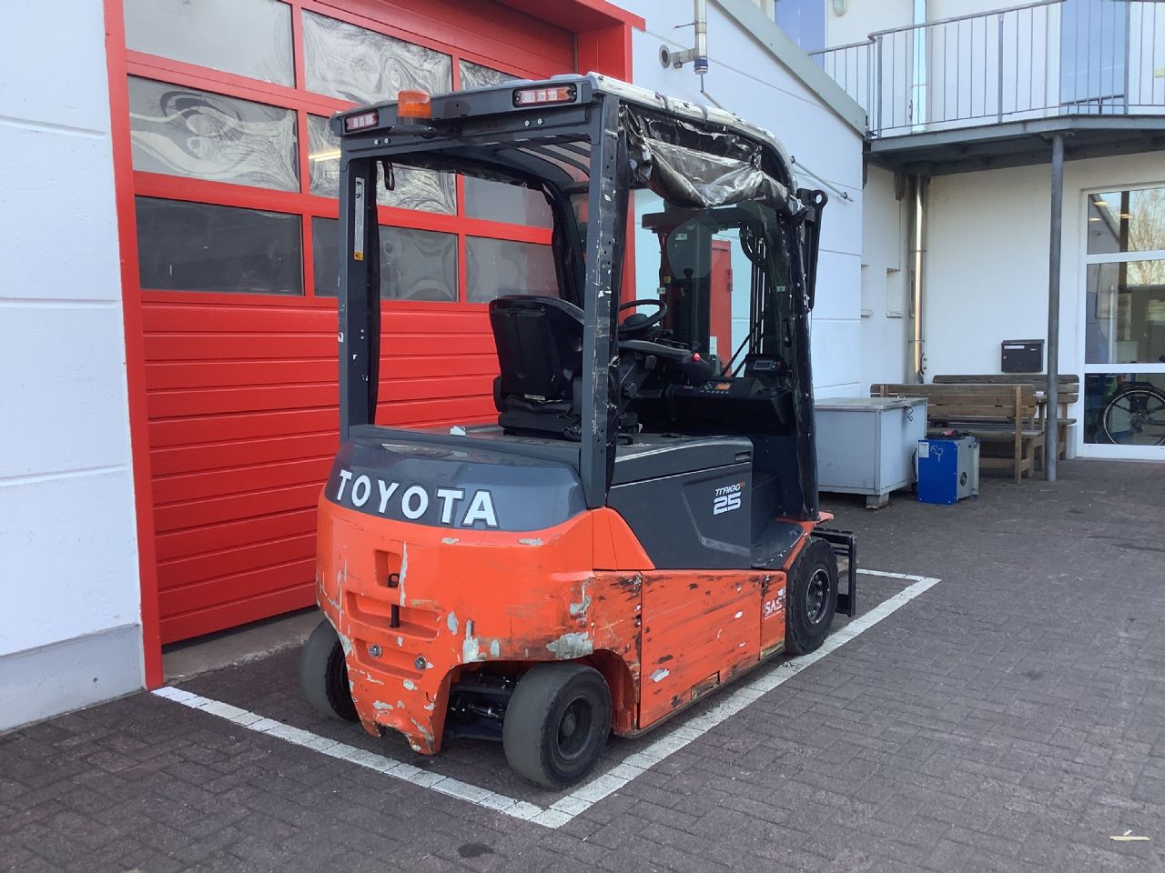 Toyota Gabelstapler Toyota Elektro 4-Rad Stapler <br>Toyota 8FBMT25 <br>Baujahr 2020 <br>Betriebsstunden 3094 <br><br>Mietkauf 284,01 €/Monat 6 Toyota Elektro 4-Rad Stapler <br>Toyota 8FBMT25 <br>Baujahr 2020 <br>Betriebsstunden 3094 <br><br>Mietkauf 284,01 €/Monat – Bild 6