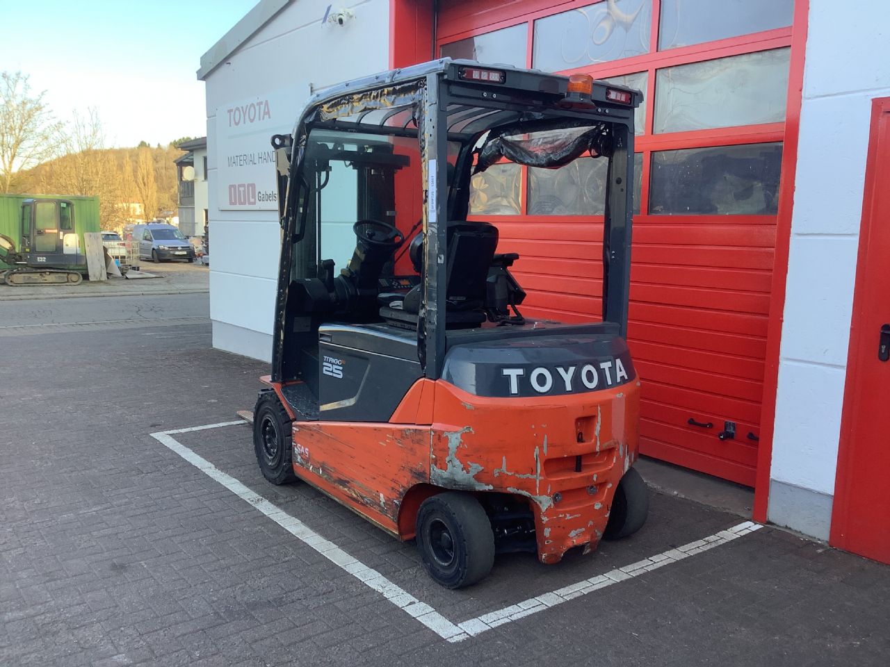 Toyota Gabelstapler Toyota Elektro 4-Rad Stapler <br>Toyota 8FBMT25 <br>Baujahr 2020 <br>Betriebsstunden 3094 <br><br>Mietkauf 284,01 €/Monat 8 Toyota Elektro 4-Rad Stapler <br>Toyota 8FBMT25 <br>Baujahr 2020 <br>Betriebsstunden 3094 <br><br>Mietkauf 284,01 €/Monat – Bild 8