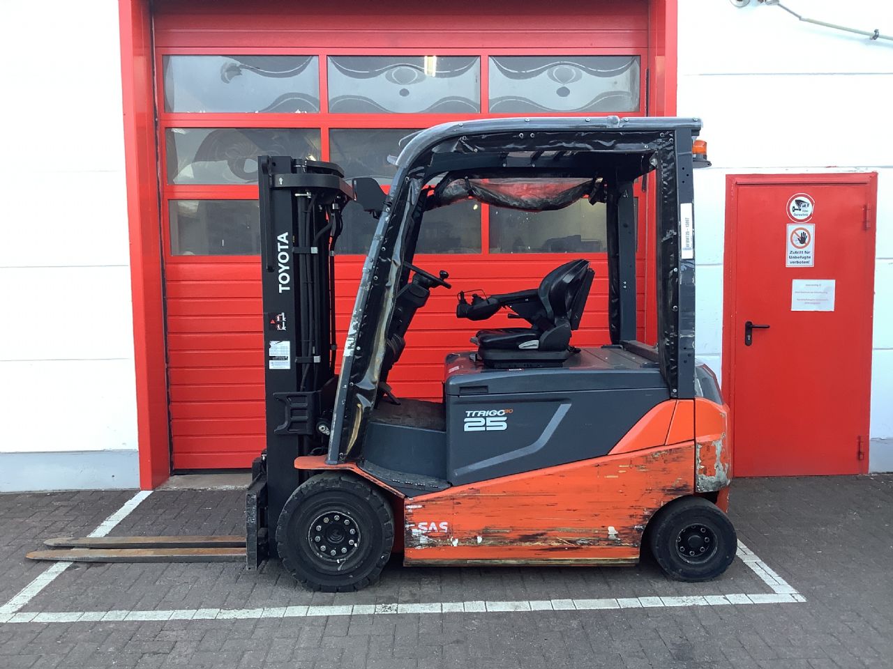 Toyota Gabelstapler Toyota Elektro 4-Rad Stapler <br>Toyota 8FBMT25 <br>Baujahr 2020 <br>Betriebsstunden 3094 <br><br>Mietkauf 284,01 €/Monat 9 Toyota Elektro 4-Rad Stapler <br>Toyota 8FBMT25 <br>Baujahr 2020 <br>Betriebsstunden 3094 <br><br>Mietkauf 284,01 €/Monat – Bild 9