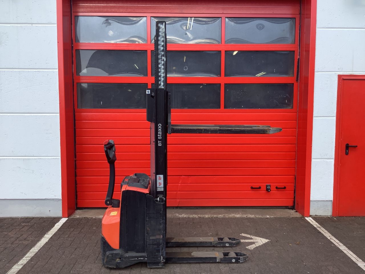 Toyota Gabelstapler Hochhubwagen <br>Toyota SWE120 <br>Baujahr 2019 <br>Betriebsstunden 464 <br><br>Mietkauf 69,35 €/Monat 4 Hochhubwagen <br>Toyota SWE120 <br>Baujahr 2019 <br>Betriebsstunden 464 <br><br>Mietkauf 69,35 €/Monat – Bild 4