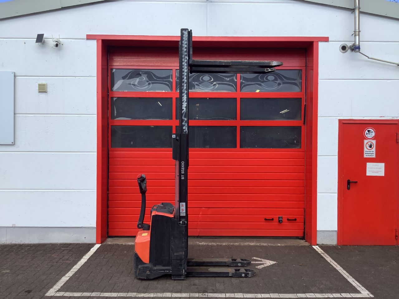 Toyota Gabelstapler Hochhubwagen <br>Toyota SWE120 <br>Baujahr 2019 <br>Betriebsstunden 464 <br><br>Mietkauf 69,35 €/Monat 5 Hochhubwagen <br>Toyota SWE120 <br>Baujahr 2019 <br>Betriebsstunden 464 <br><br>Mietkauf 69,35 €/Monat – Bild 5