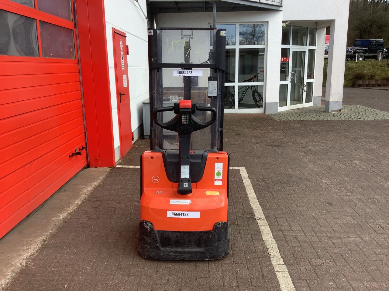 Toyota Gabelstapler Hochhubwagen <br>Toyota SWE120 <br>Baujahr 2019 <br>Betriebsstunden 464 <br><br>Mietkauf 69,35 €/Monat 7 Hochhubwagen <br>Toyota SWE120 <br>Baujahr 2019 <br>Betriebsstunden 464 <br><br>Mietkauf 69,35 €/Monat – Bild 7